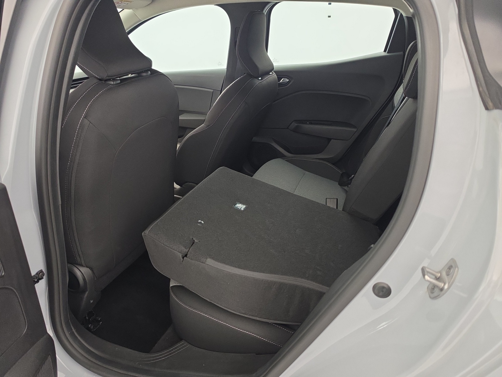 Vente en ligne Renault Clio 5 Clio Blue dCi 100 ch GSR2 au prix de 17 490 €