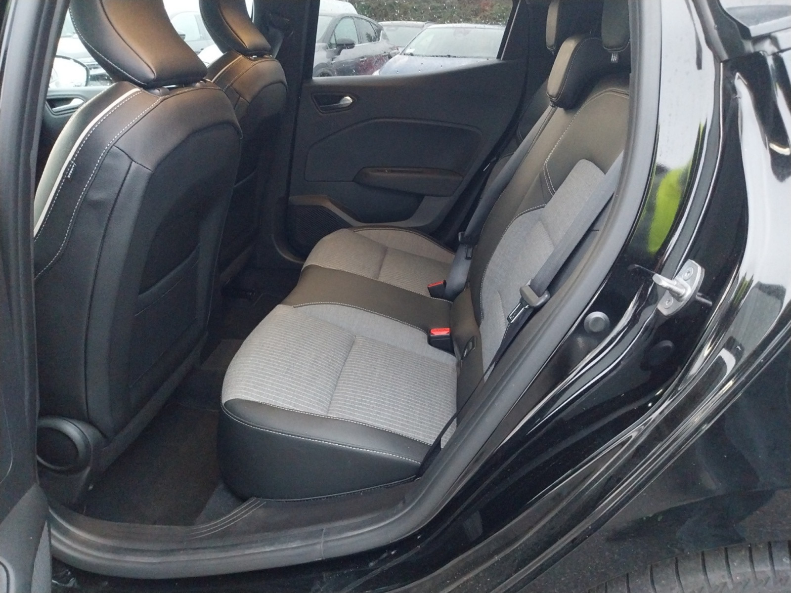 Vente en ligne Renault Clio 5 Clio E-Tech full hybrid 145 au prix de 18 900 €