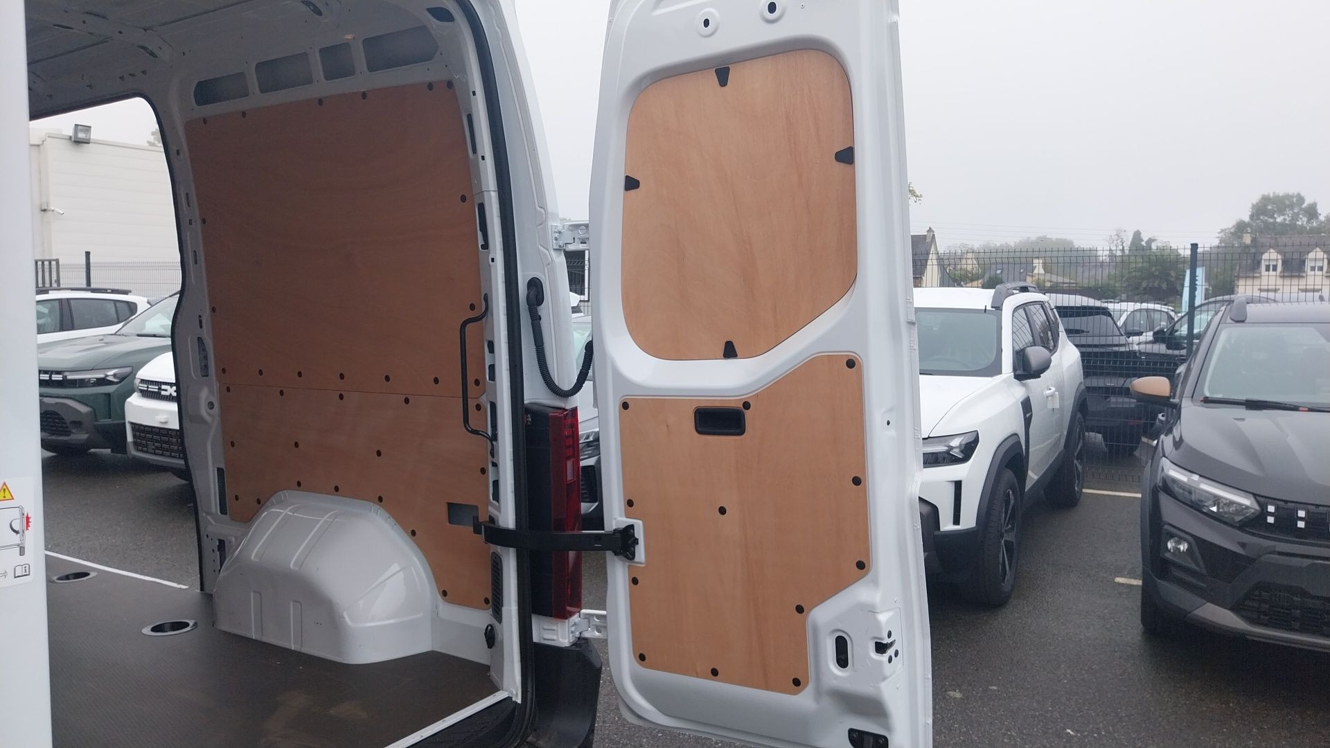 Vente en ligne Renault Master E-Tech MASTER ELECTRIQUE FG GRANDE AUTONOMIE L2H2 3T5 au prix de 71 520 €