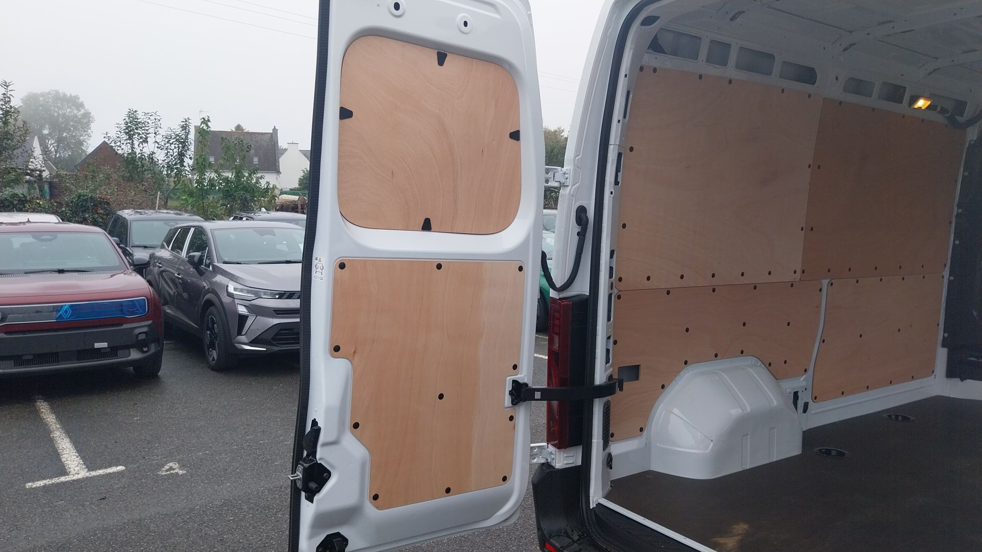 Vente en ligne Renault Master E-Tech MASTER ELECTRIQUE FG GRANDE AUTONOMIE L2H2 3T5 au prix de 71 520 €