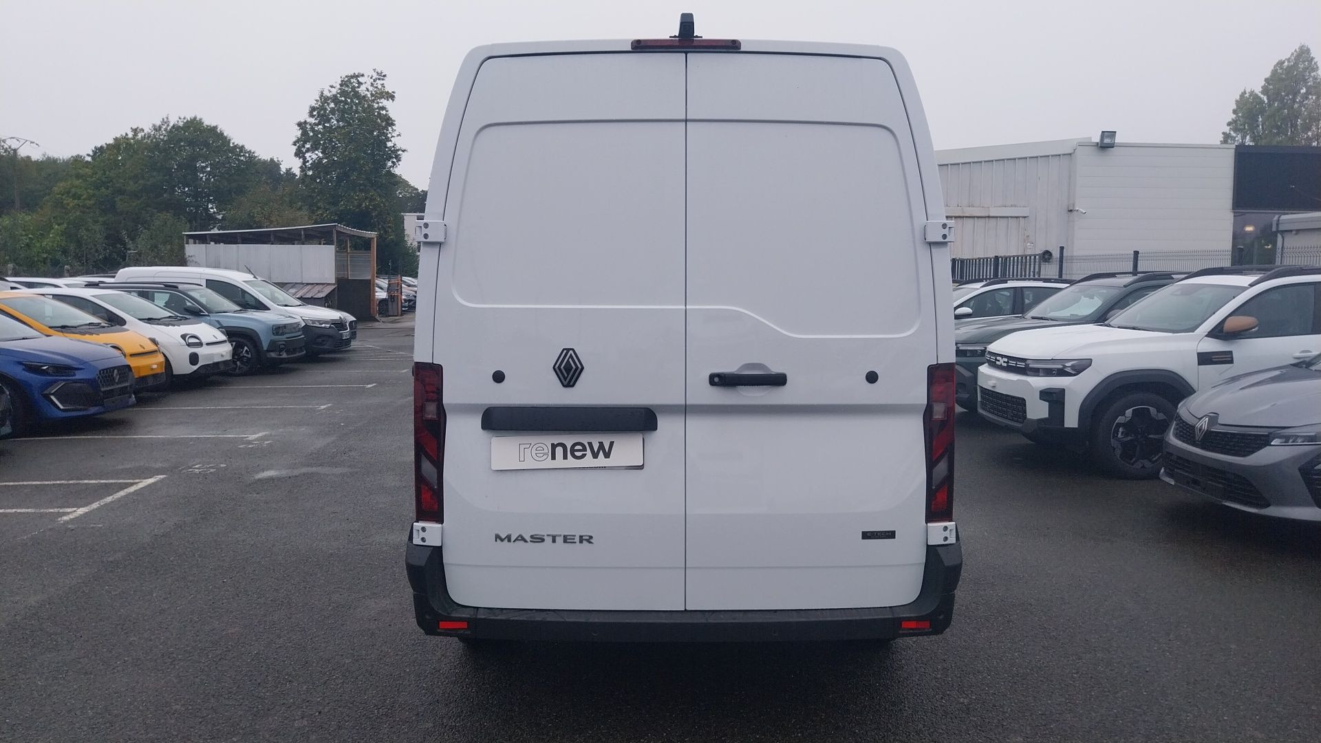 Vente en ligne Renault Master E-Tech MASTER ELECTRIQUE FG GRANDE AUTONOMIE L2H2 3T5 au prix de 71 520 €