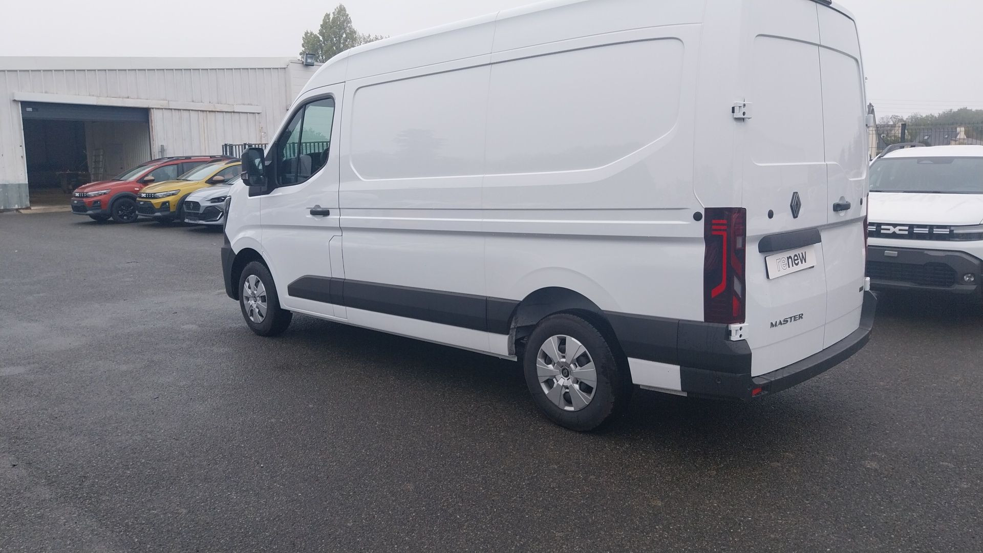 Vente en ligne Renault Master E-Tech MASTER ELECTRIQUE FG GRANDE AUTONOMIE L2H2 3T5 au prix de 71 520 €