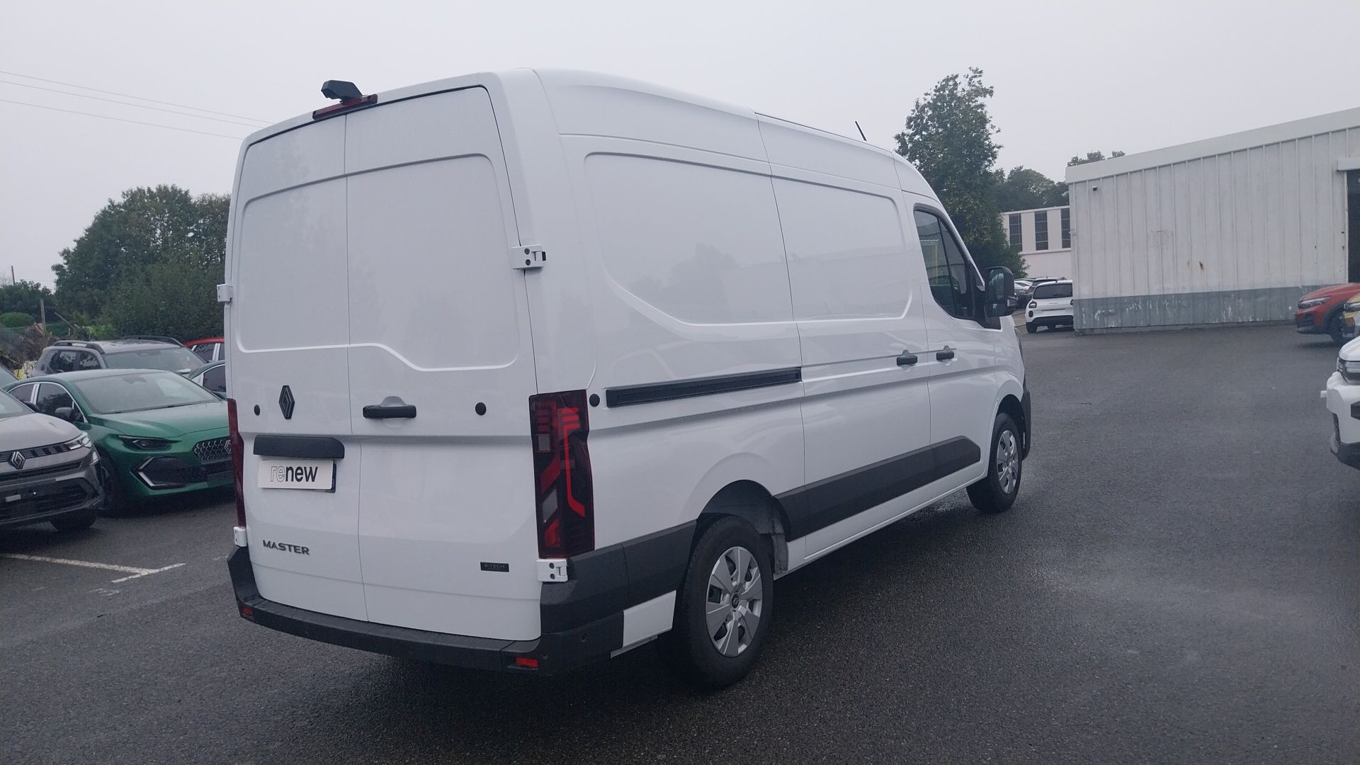 Vente en ligne Renault Master E-Tech MASTER ELECTRIQUE FG GRANDE AUTONOMIE L2H2 3T5 au prix de 71 520 €