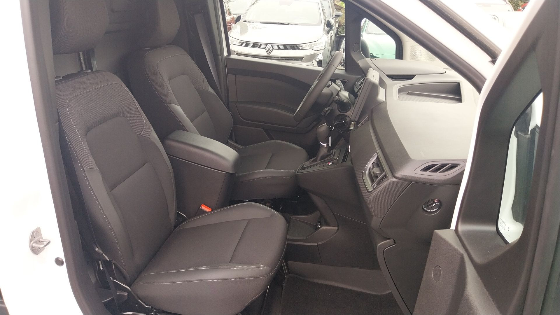 Vente en ligne Renault Kangoo Van E-Tech KANGOO VAN E-TECH EL FG TOLE L1 AC11 GSR2 au prix de 41 400 €