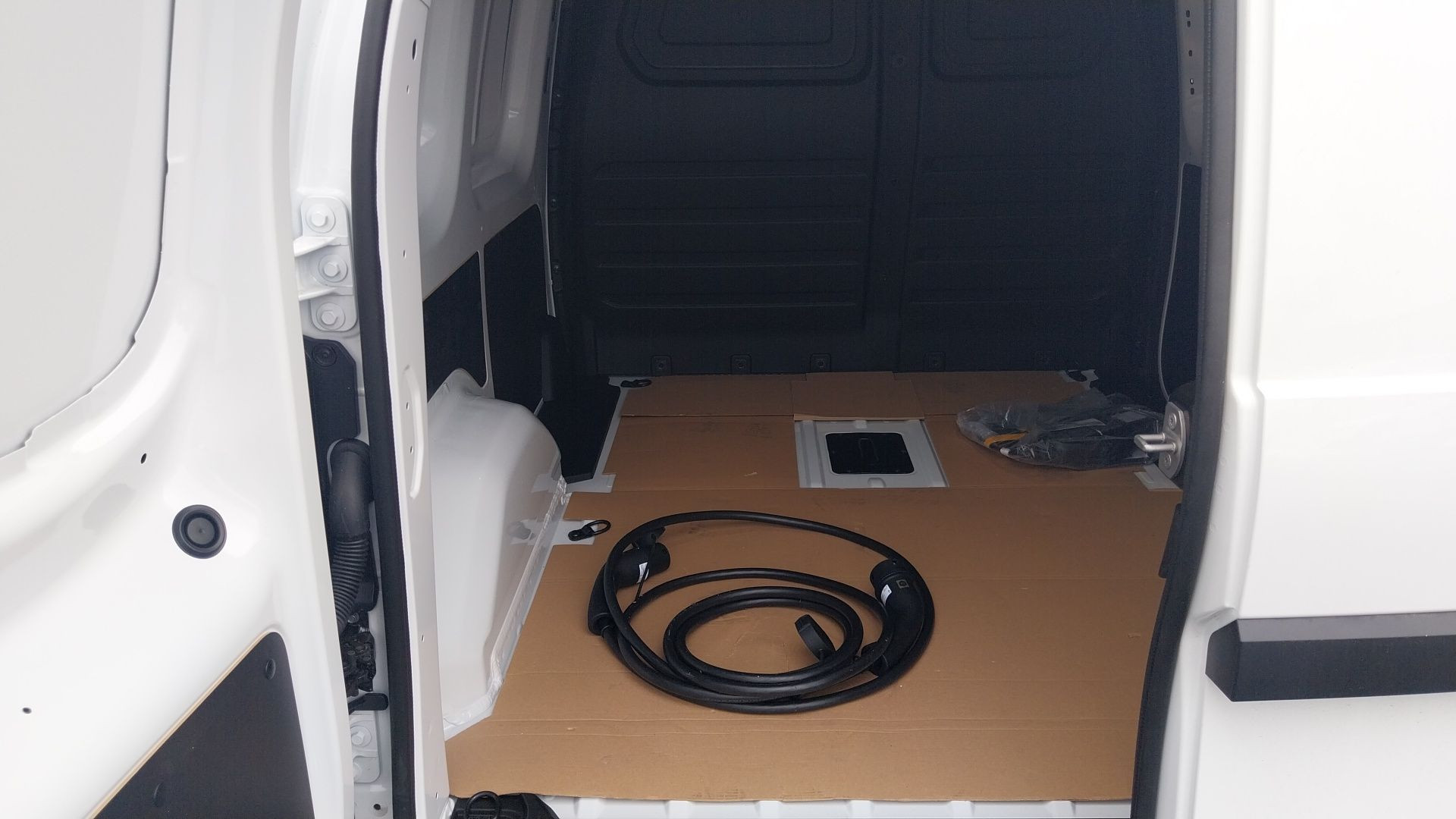 Vente en ligne Renault Kangoo Van E-Tech KANGOO VAN E-TECH EL FG TOLE L1 AC11 GSR2 au prix de 41 400 €