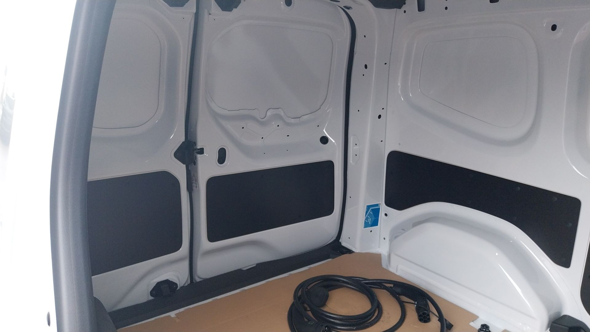 Vente en ligne Renault Kangoo Van E-Tech KANGOO VAN E-TECH EL FG TOLE L1 AC11 GSR2 au prix de 41 400 €