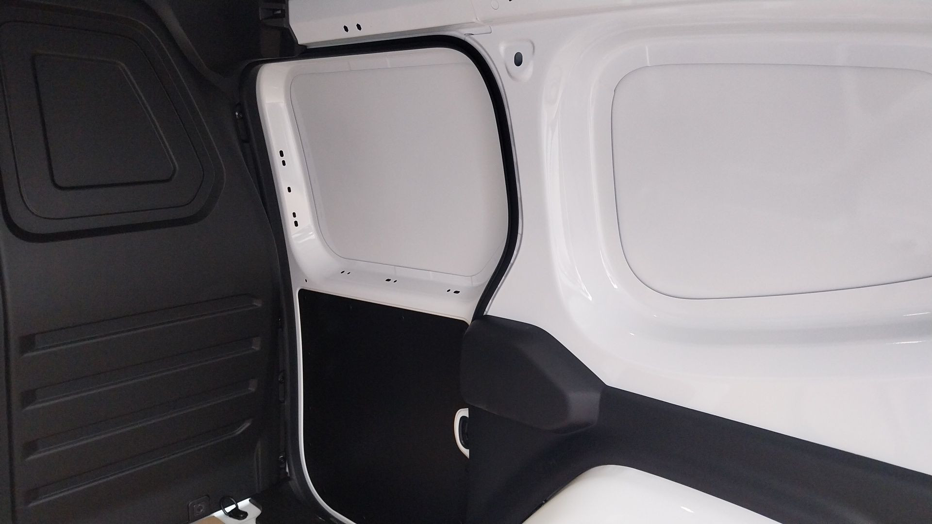 Vente en ligne Renault Kangoo Van E-Tech KANGOO VAN E-TECH EL FG TOLE L1 AC11 GSR2 au prix de 41 400 €