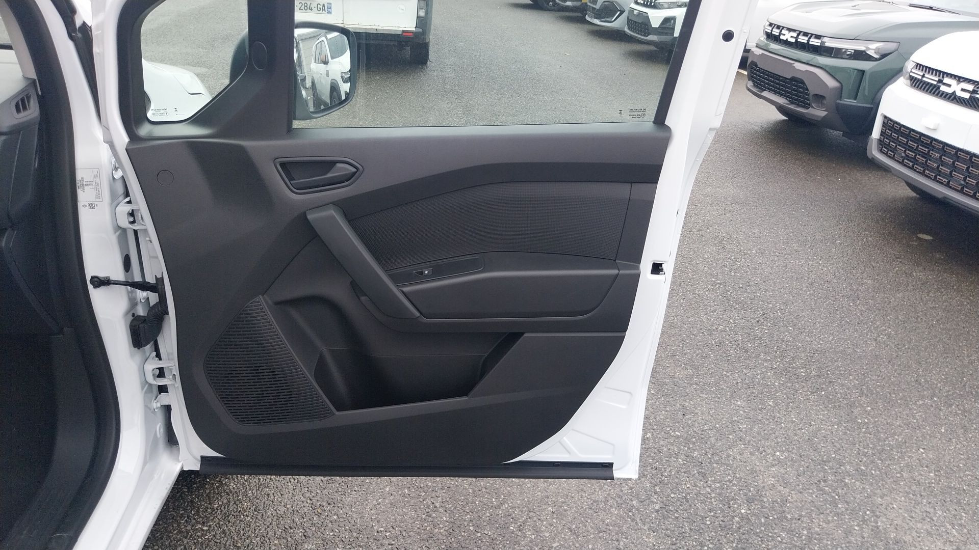 Vente en ligne Renault Kangoo Van E-Tech KANGOO VAN E-TECH EL FG TOLE L1 AC11 GSR2 au prix de 41 400 €