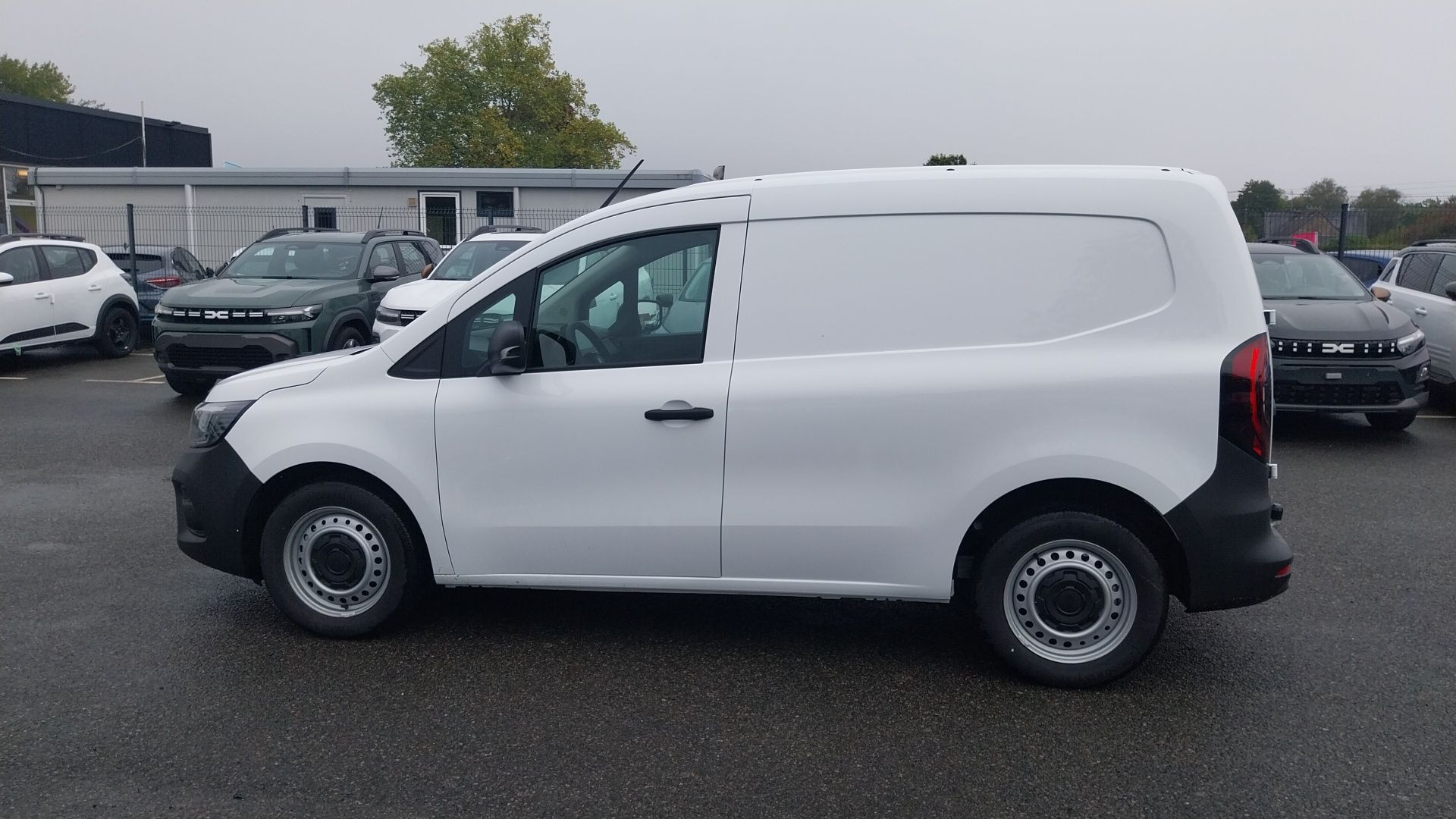 Vente en ligne Renault Kangoo Van E-Tech KANGOO VAN E-TECH EL FG TOLE L1 AC11 GSR2 au prix de 41 400 €