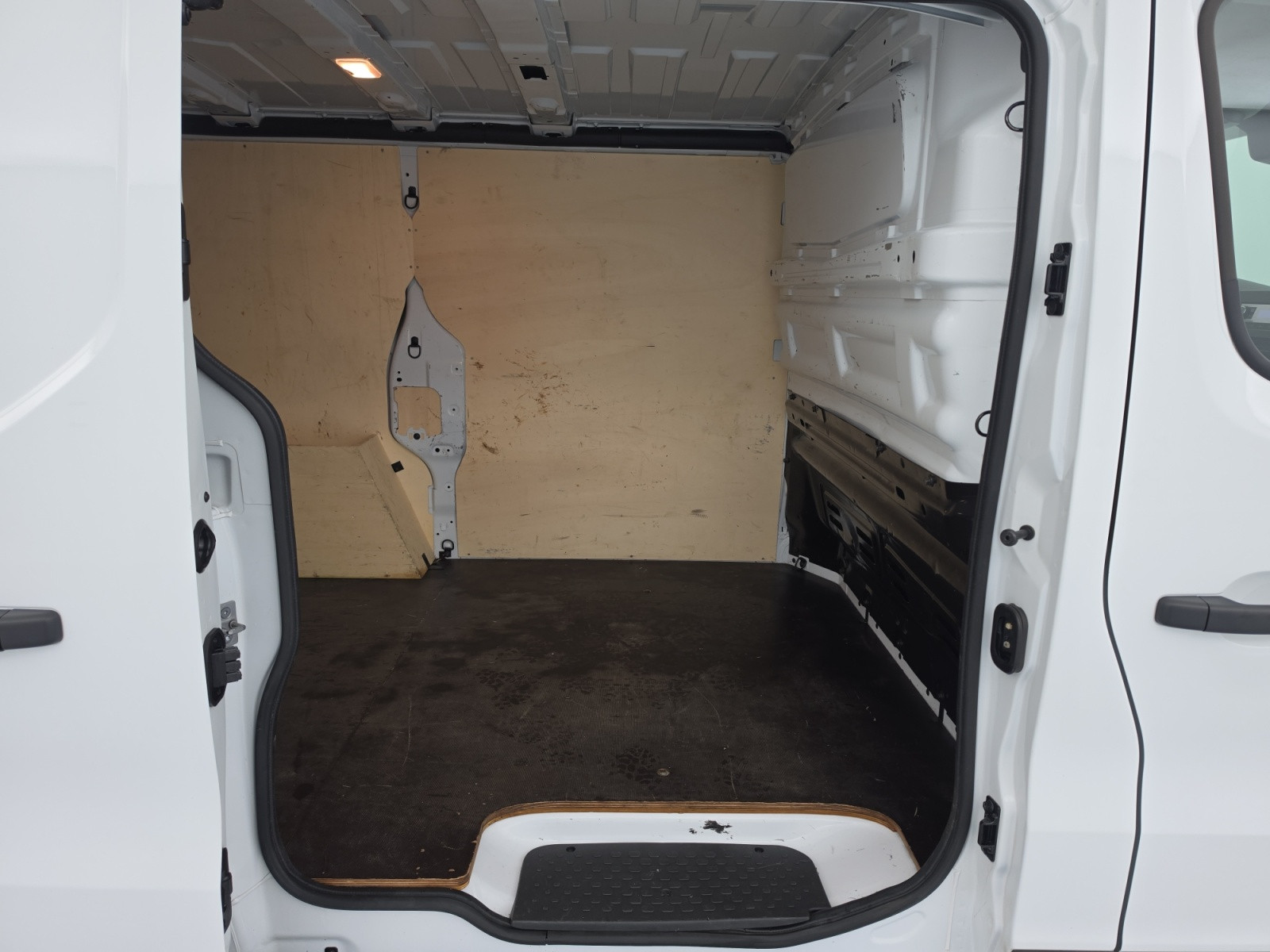 Vente en ligne Renault Trafic 3 Fourgon TRAFIC FGN L1H1 3000 KG BLUE DCI 130 au prix de 22 990 €