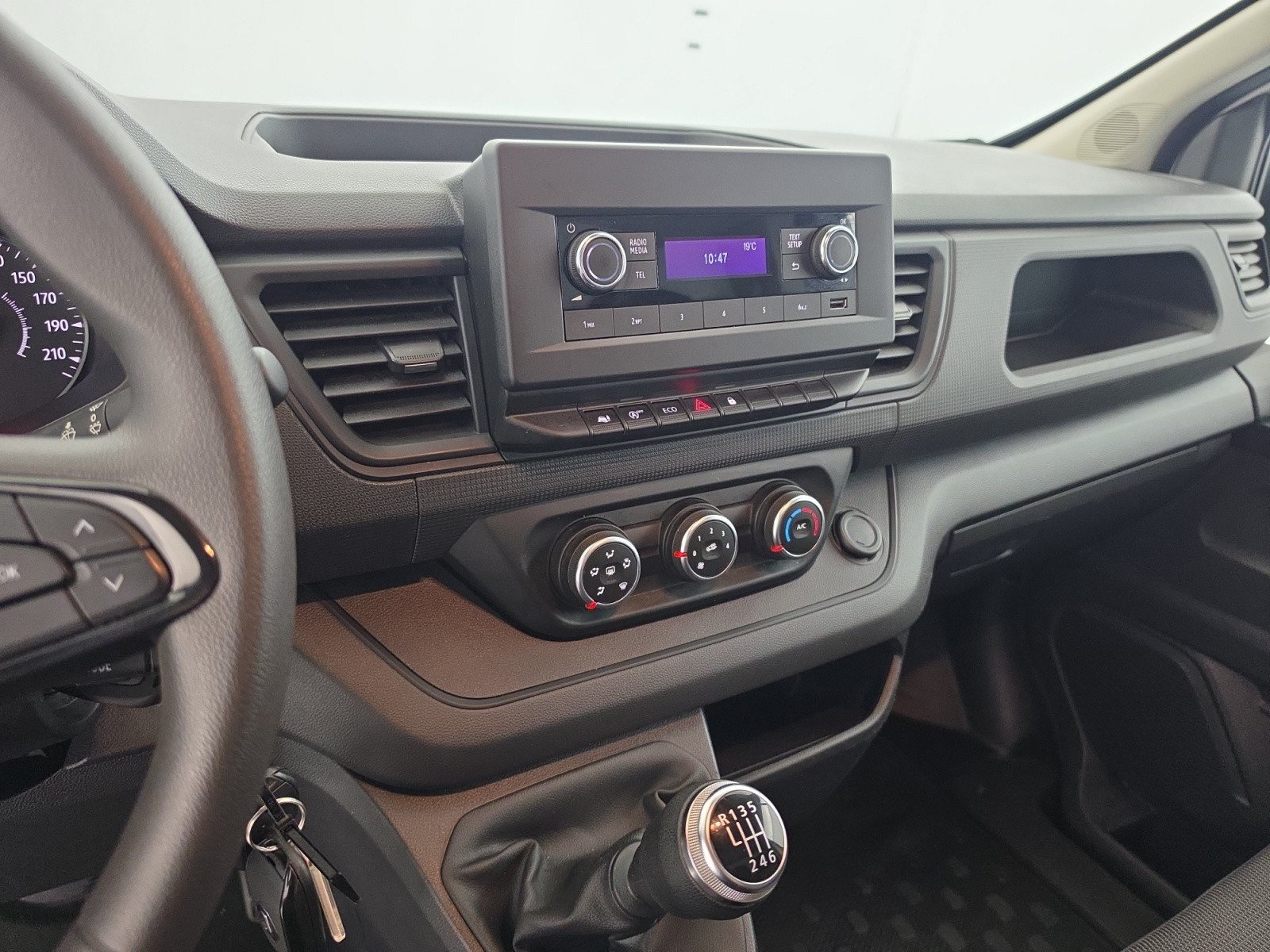 Vente en ligne Renault Trafic 3 Fourgon TRAFIC FGN L1H1 3000 KG BLUE DCI 130 au prix de 22 990 €