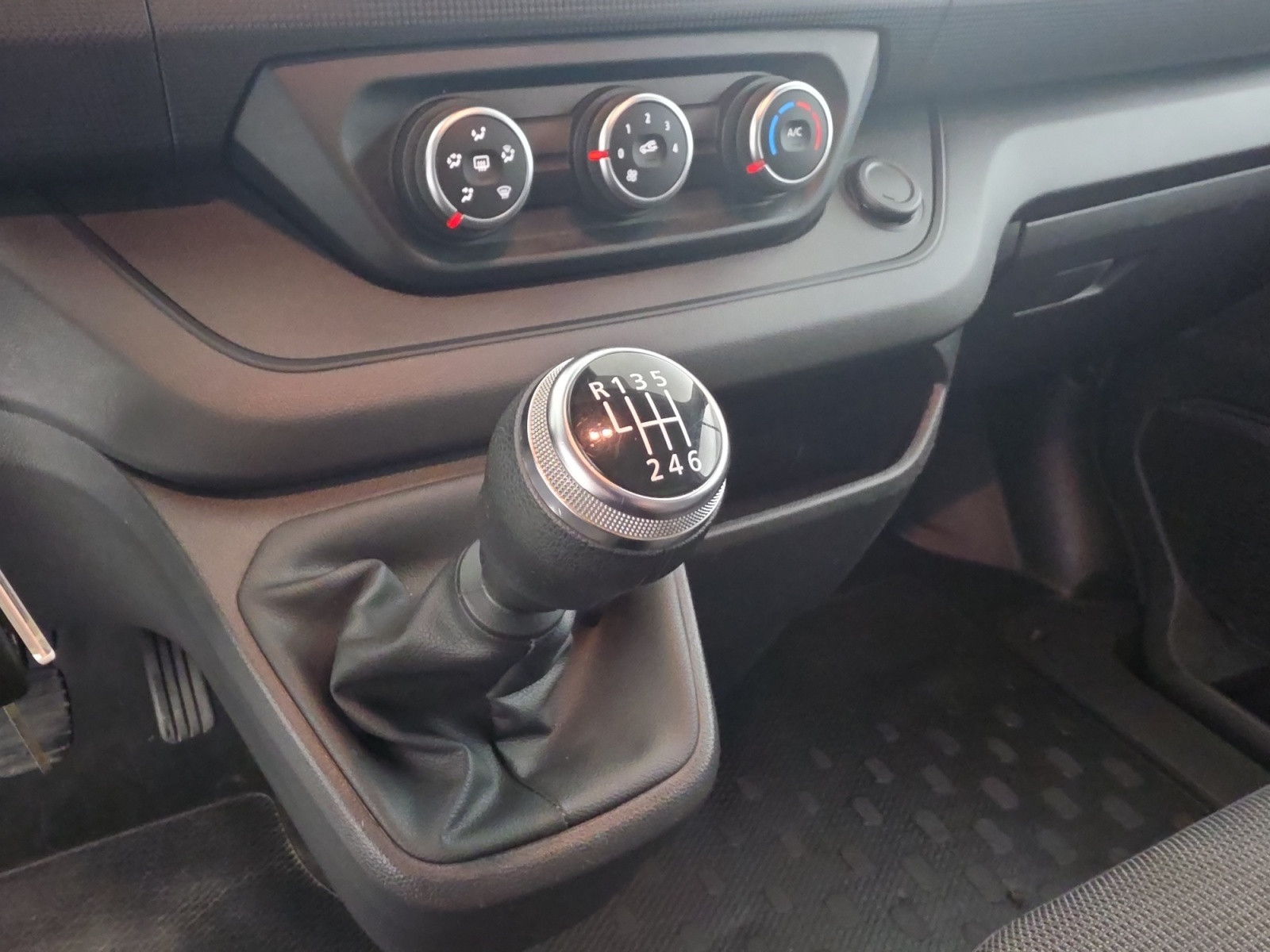 Vente en ligne Renault Trafic 3 Fourgon TRAFIC FGN L1H1 3000 KG BLUE DCI 130 au prix de 22 990 €