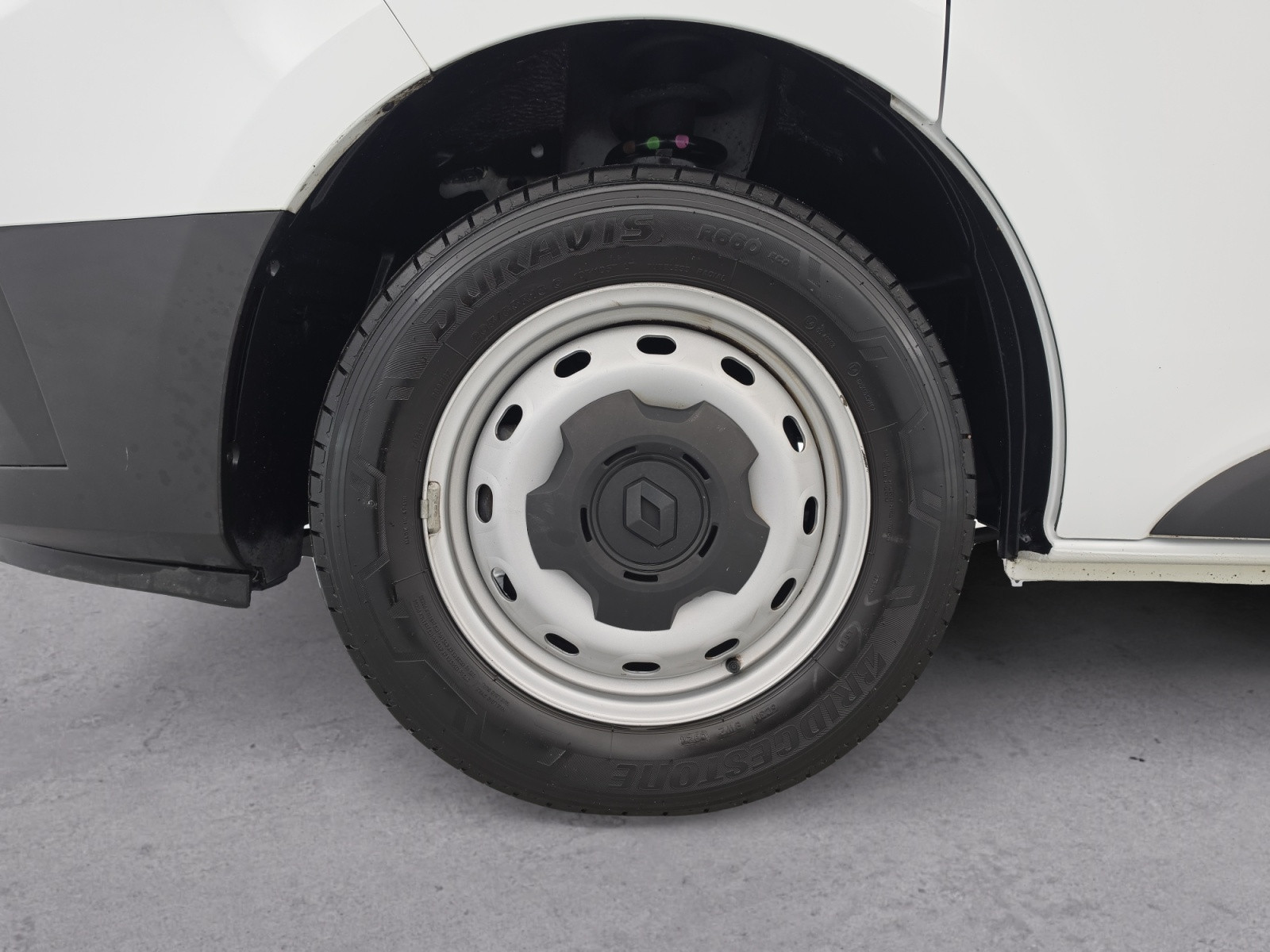 Vente en ligne Renault Trafic 3 Fourgon TRAFIC FGN L1H1 3000 KG BLUE DCI 130 au prix de 22 990 €