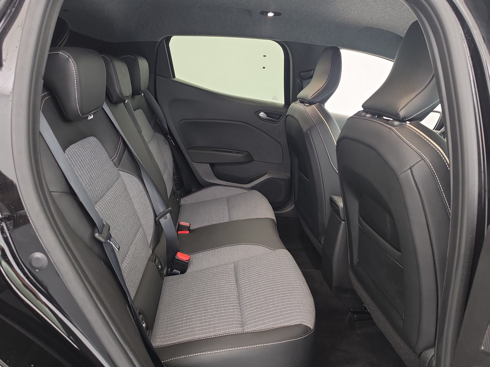 Vente en ligne Renault Clio 5 Clio E-Tech full hybrid 145 au prix de 18 900 €