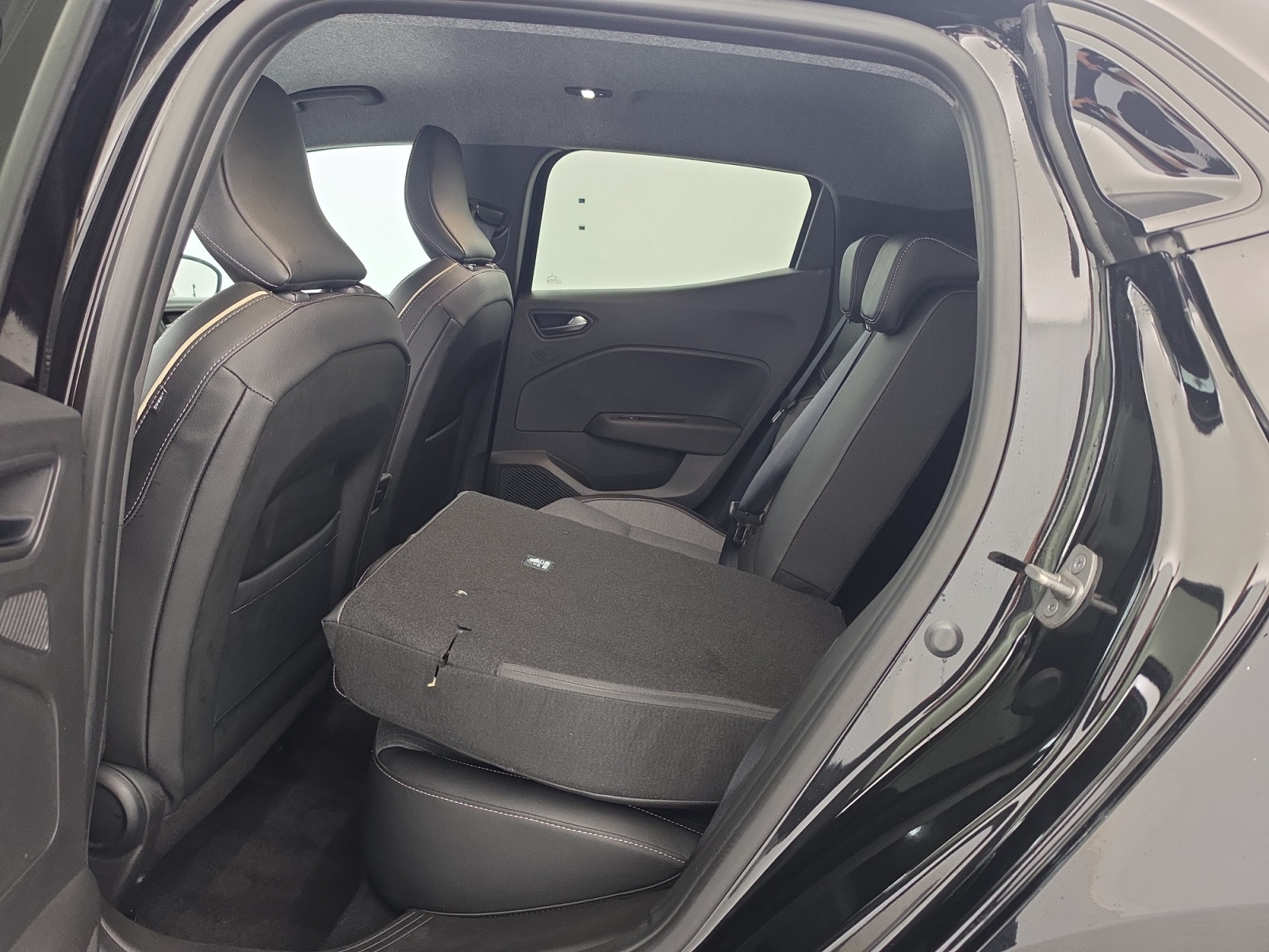 Vente en ligne Renault Clio 5 Clio E-Tech full hybrid 145 au prix de 18 900 €