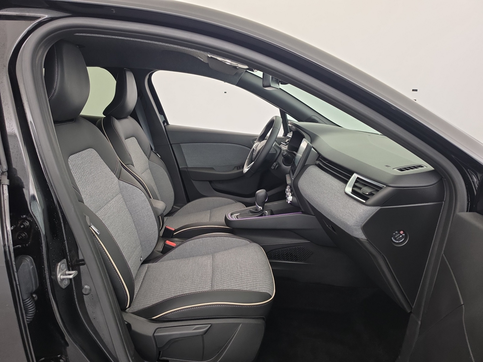 Vente en ligne Renault Clio 5 Clio E-Tech full hybrid 145 au prix de 18 900 €