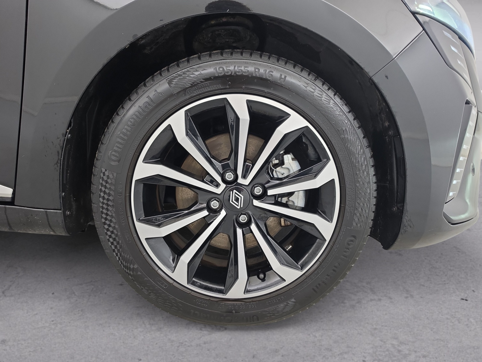 Vente en ligne Renault Clio 5 Clio E-Tech full hybrid 145 au prix de 18 900 €