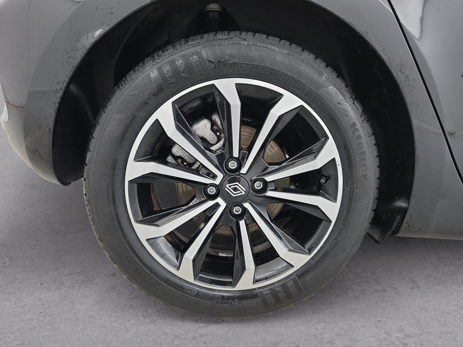 Vente en ligne Renault Clio 5 Clio E-Tech full hybrid 145 au prix de 18 900 €