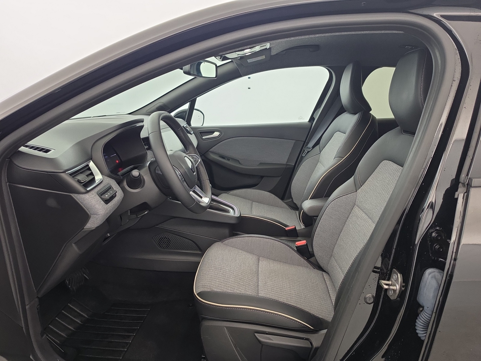 Vente en ligne Renault Clio 5 Clio E-Tech full hybrid 145 au prix de 18 900 €
