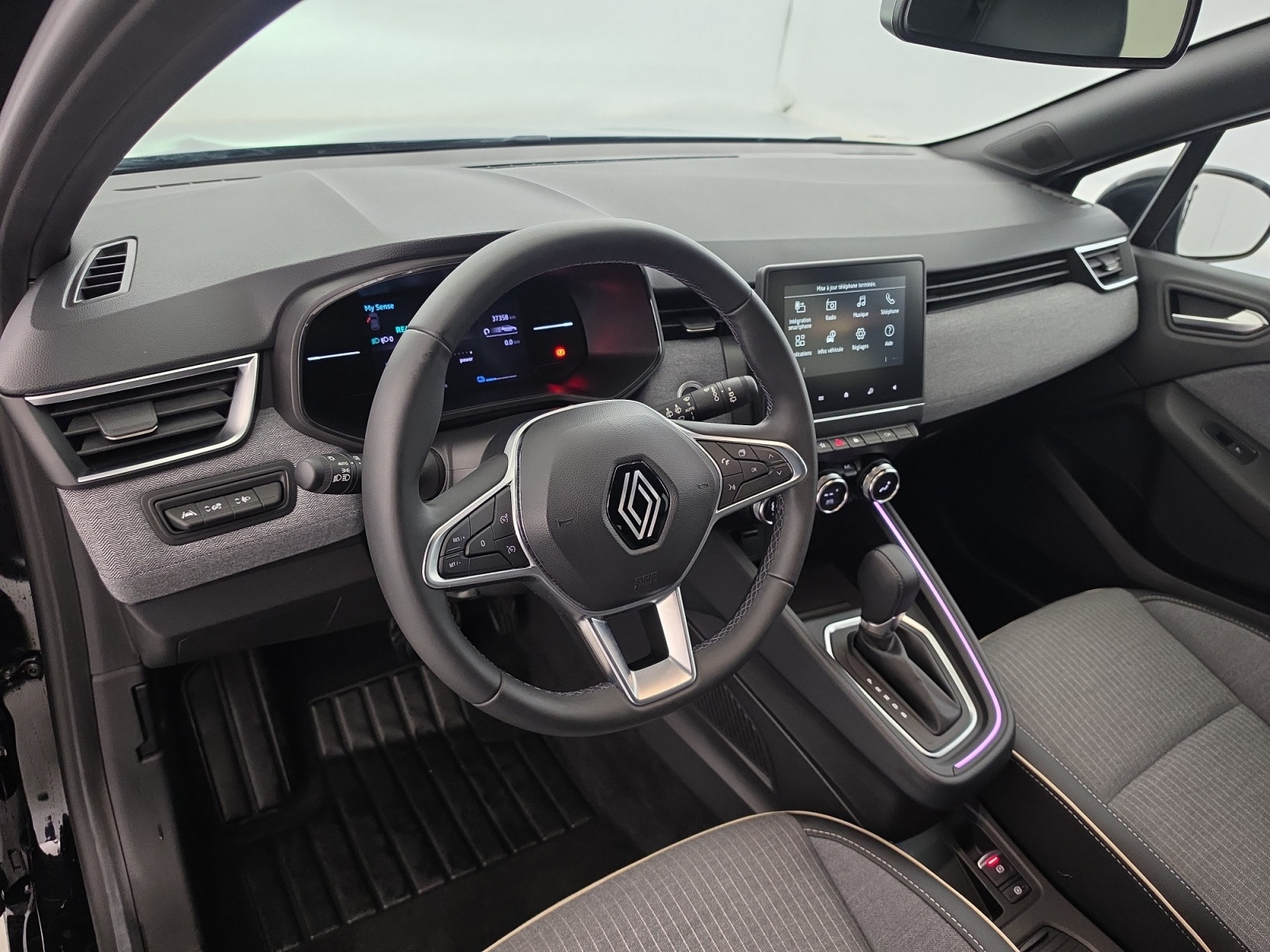 Vente en ligne Renault Clio 5 Clio E-Tech full hybrid 145 au prix de 18 900 €