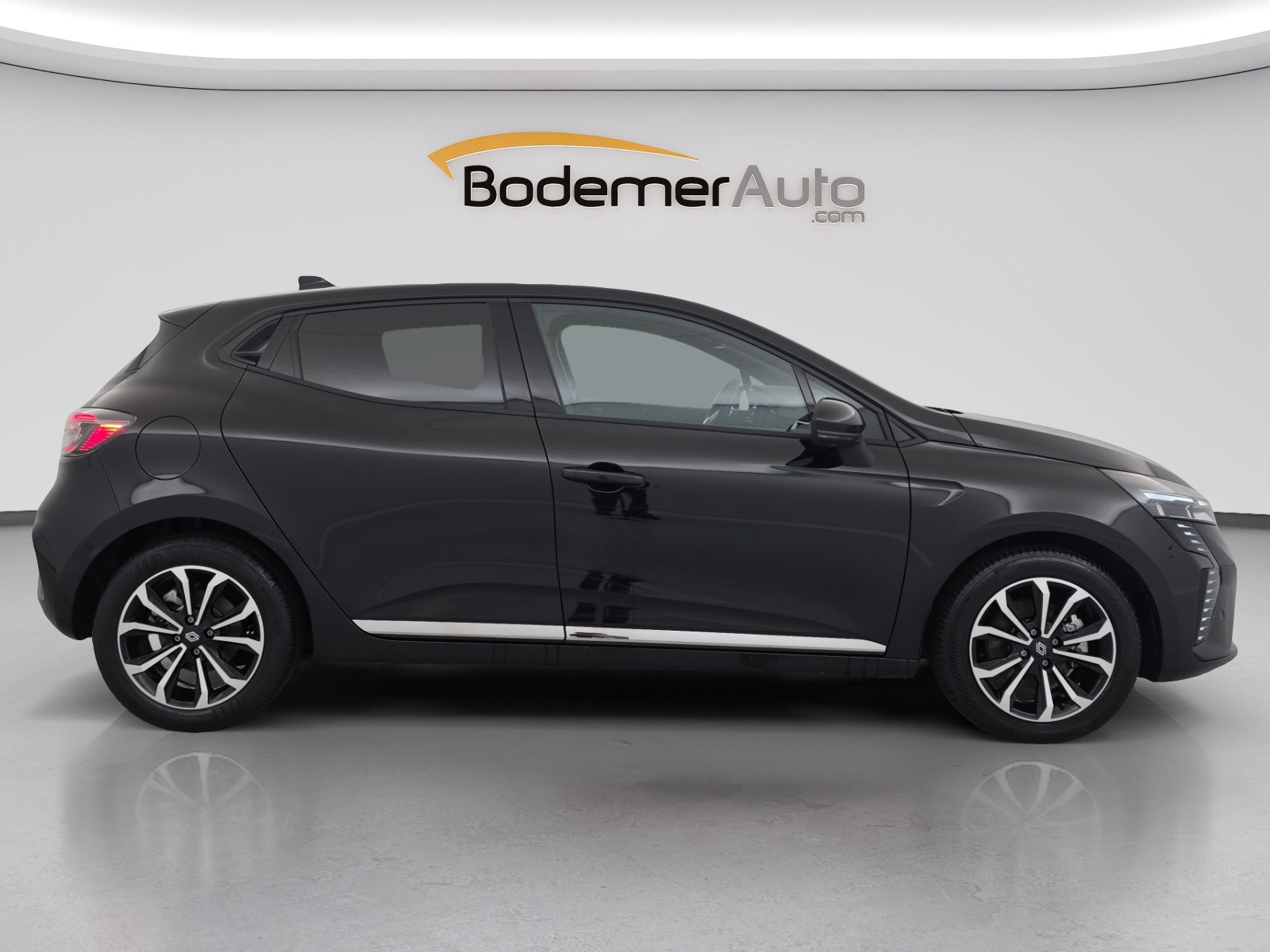 Vente en ligne Renault Clio 5 Clio E-Tech full hybrid 145 au prix de 18 900 €