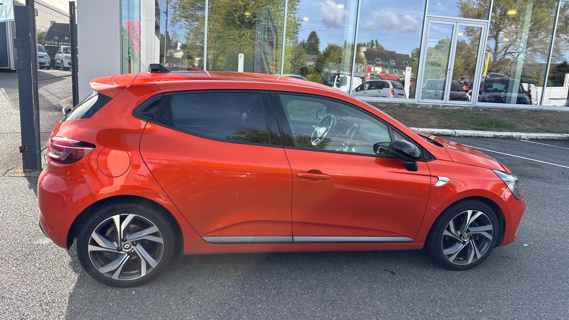 Vente en ligne Renault Clio 5 Clio TCe 140 au prix de 17 990 €