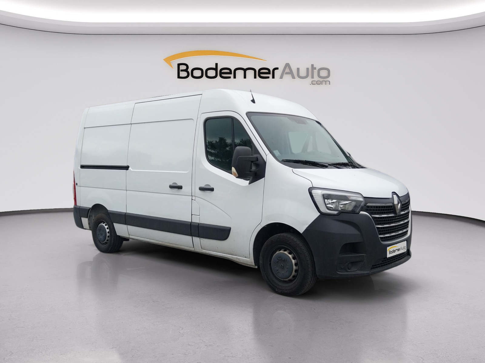 Vente en ligne Renault Master Fourgon MASTER FGN TRAC F3300 L2H2 BLUE DCI 150 au prix de 22 990 €