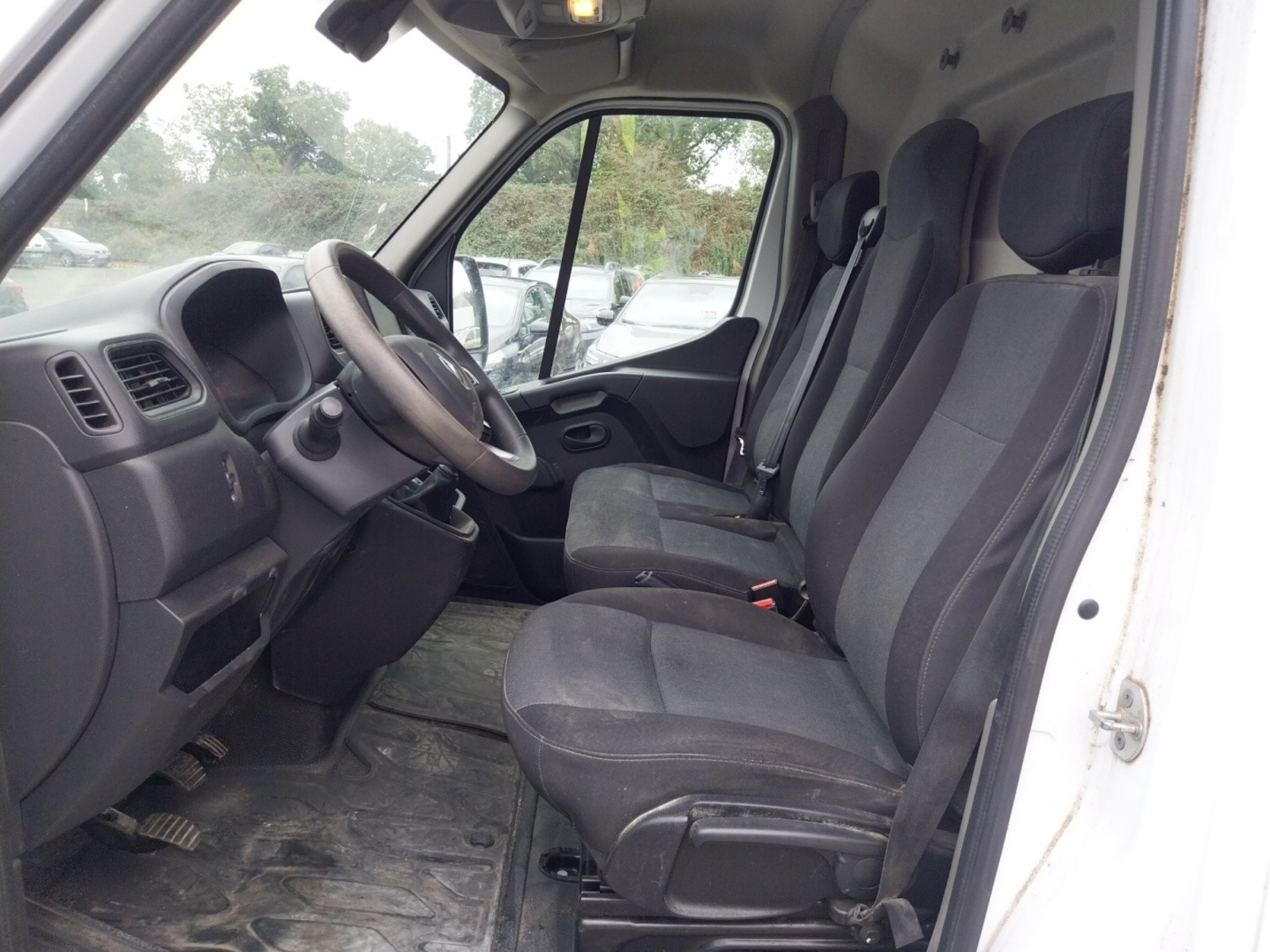Vente en ligne Renault Master Fourgon MASTER FGN TRAC F3300 L2H2 BLUE DCI 150 au prix de 22 990 €
