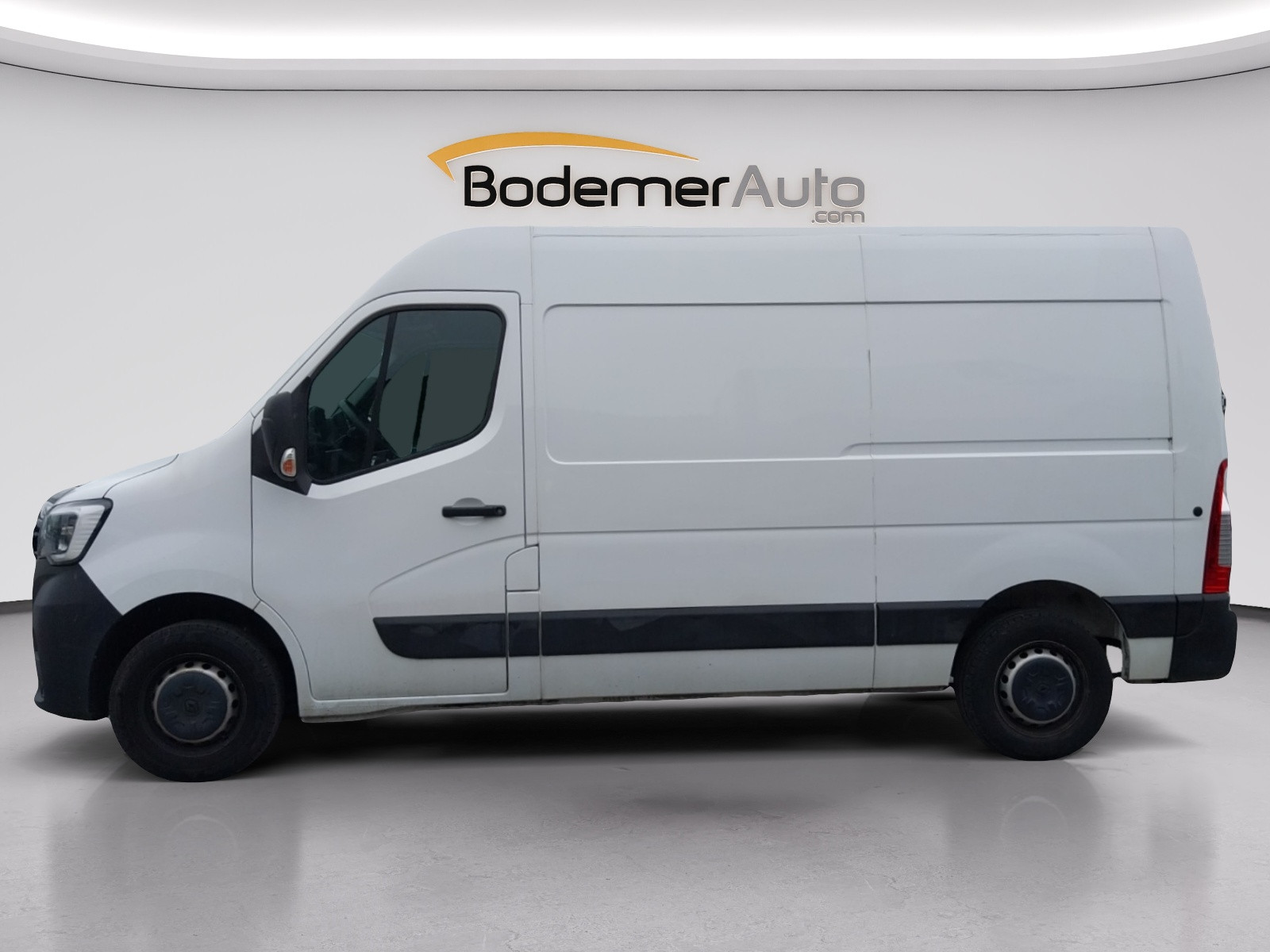 Vente en ligne Renault Master Fourgon MASTER FGN TRAC F3300 L2H2 BLUE DCI 150 au prix de 22 990 €