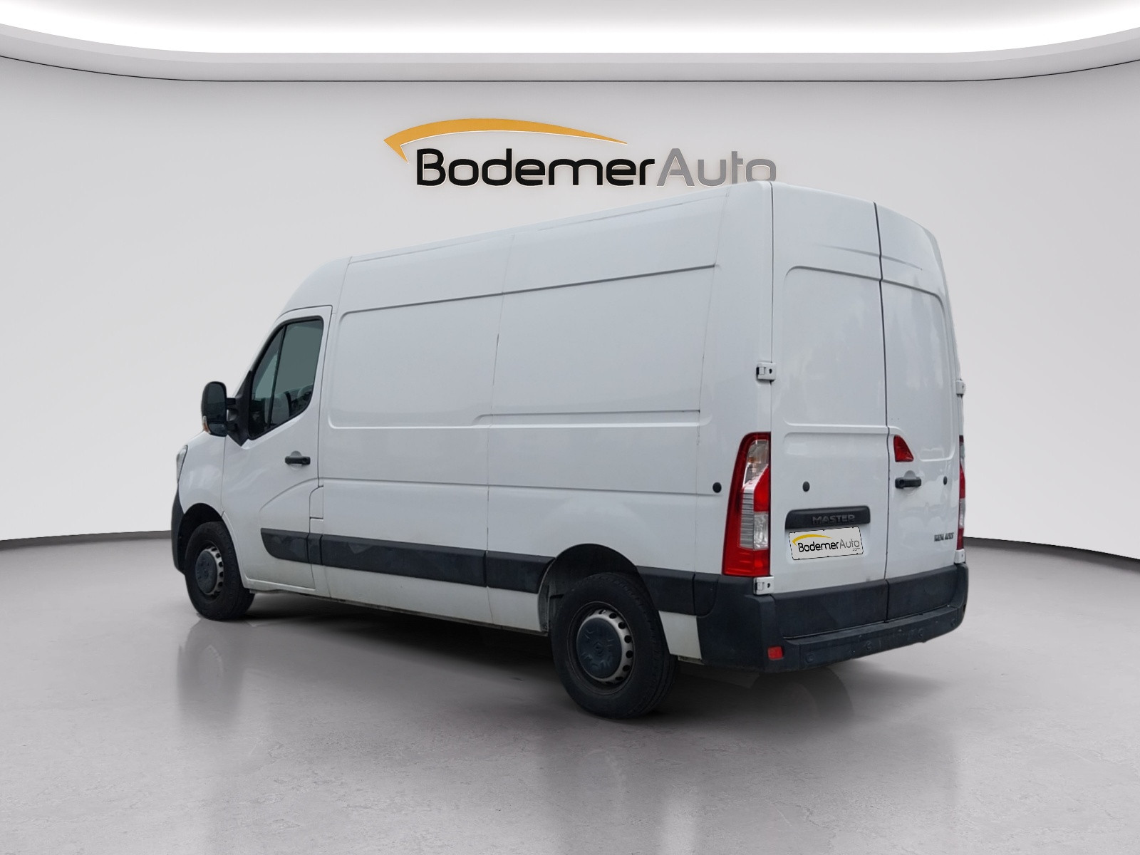 Vente en ligne Renault Master Fourgon MASTER FGN TRAC F3300 L2H2 BLUE DCI 150 au prix de 22 990 €