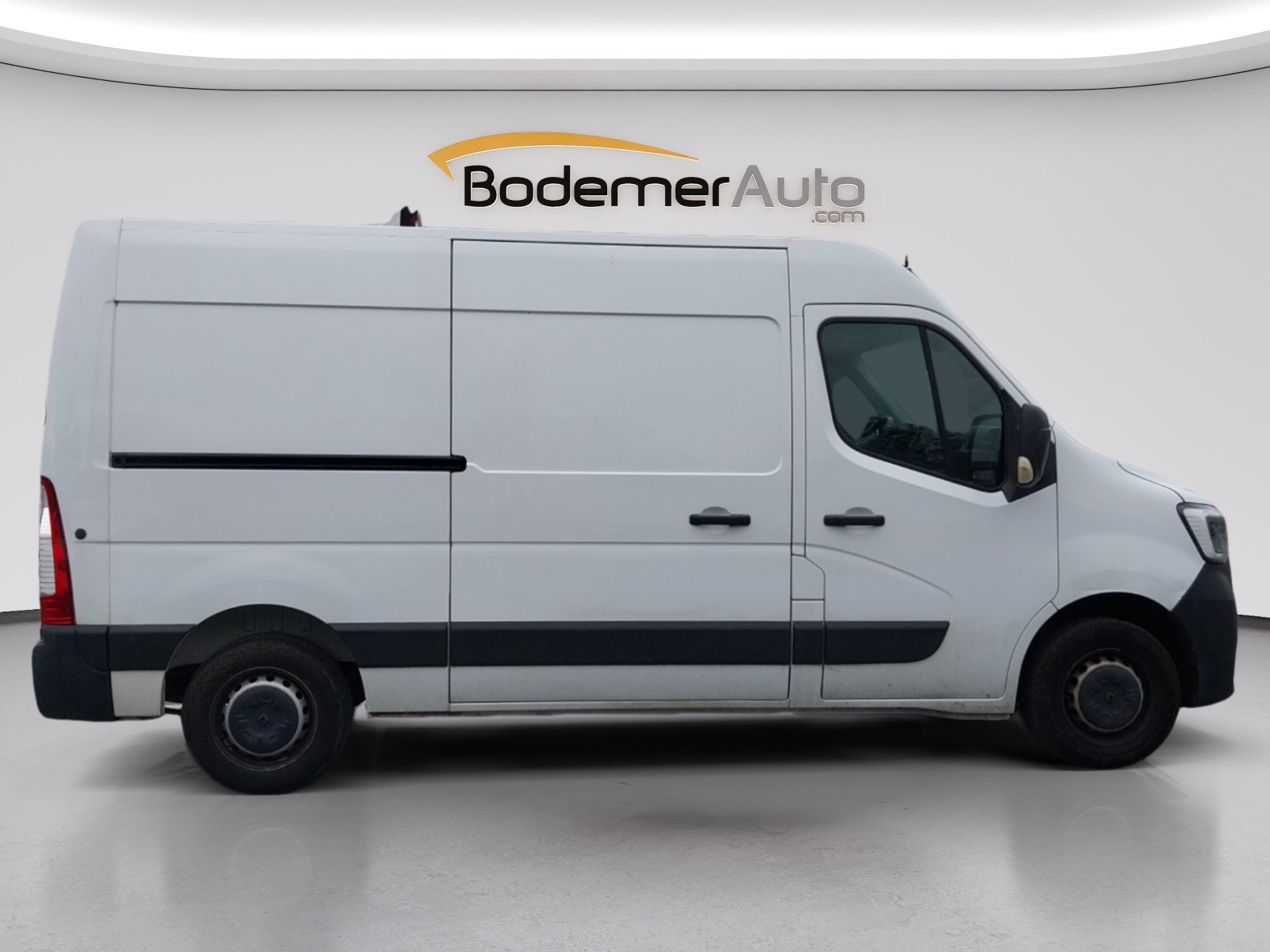 Vente en ligne Renault Master Fourgon MASTER FGN TRAC F3300 L2H2 BLUE DCI 150 au prix de 22 990 €