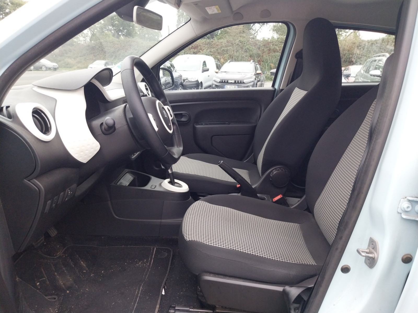 Vente en ligne Renault Twingo Electrique Twingo III E-Tech au prix de 11 890 €
