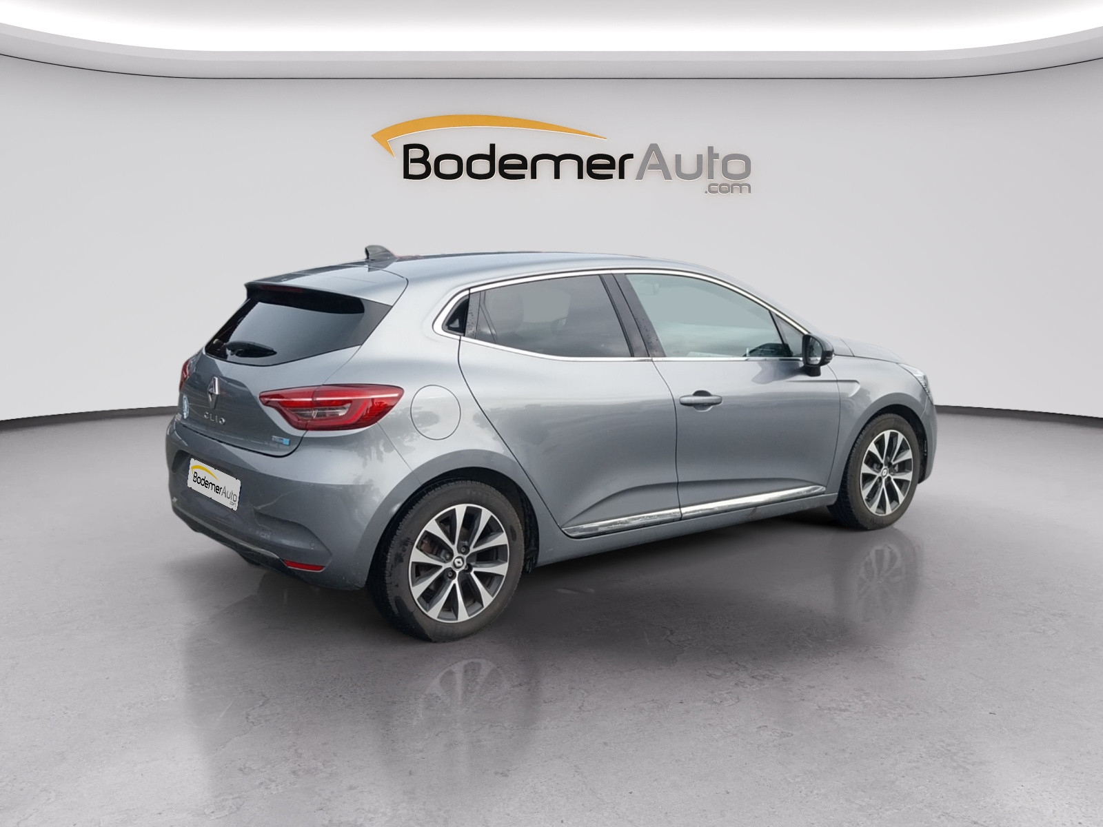 Vente en ligne Renault Clio 5 Clio E-Tech full hybrid 145 au prix de 15 990 €