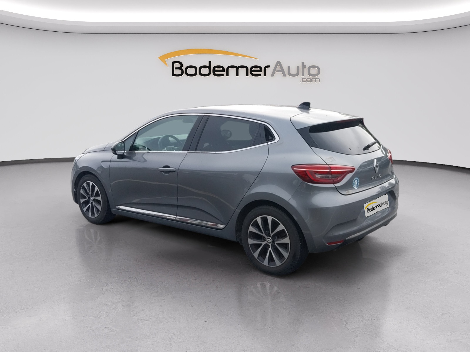Vente en ligne Renault Clio 5 Clio E-Tech full hybrid 145 au prix de 15 990 €