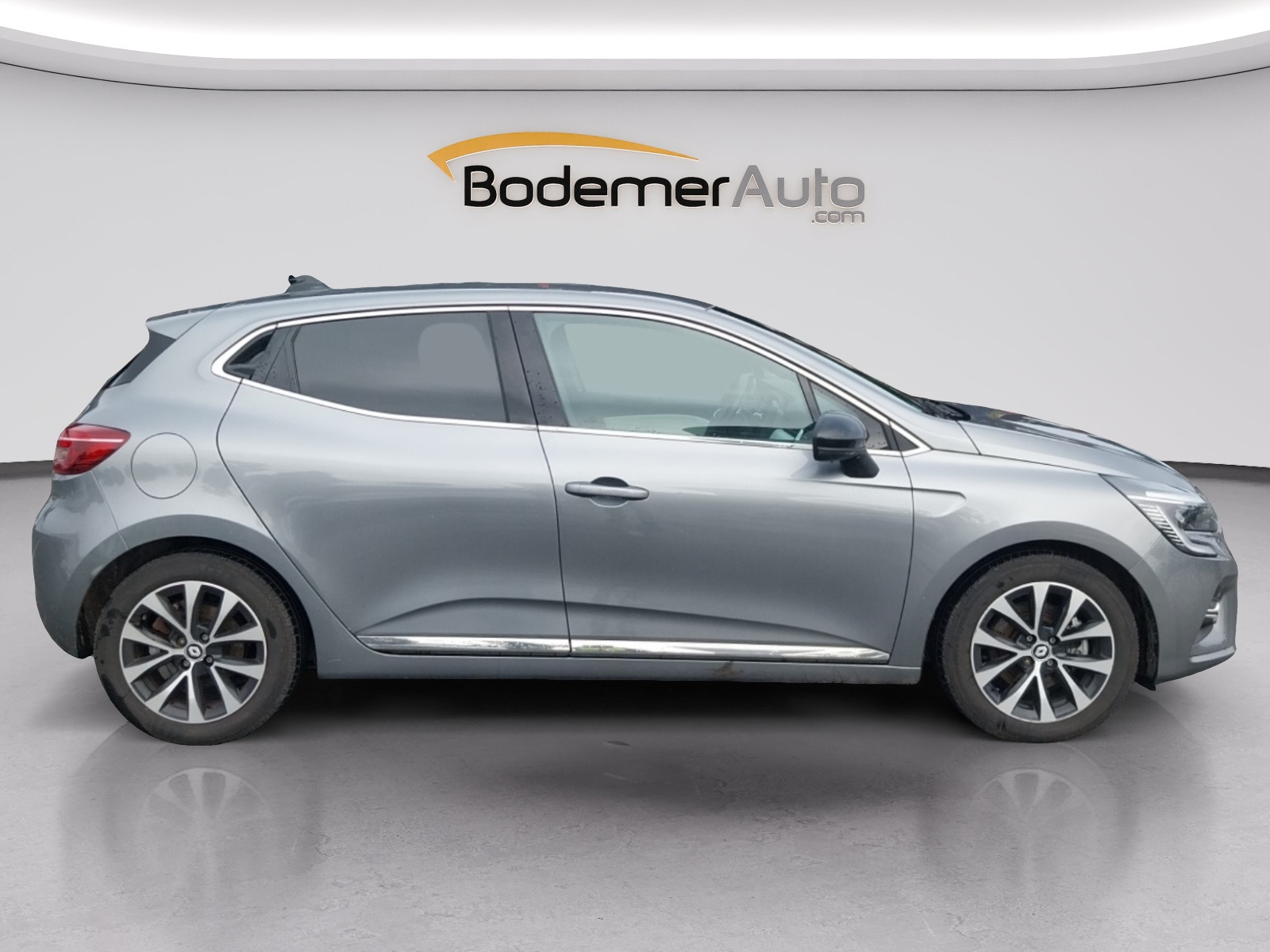 Vente en ligne Renault Clio 5 Clio E-Tech full hybrid 145 au prix de 15 990 €