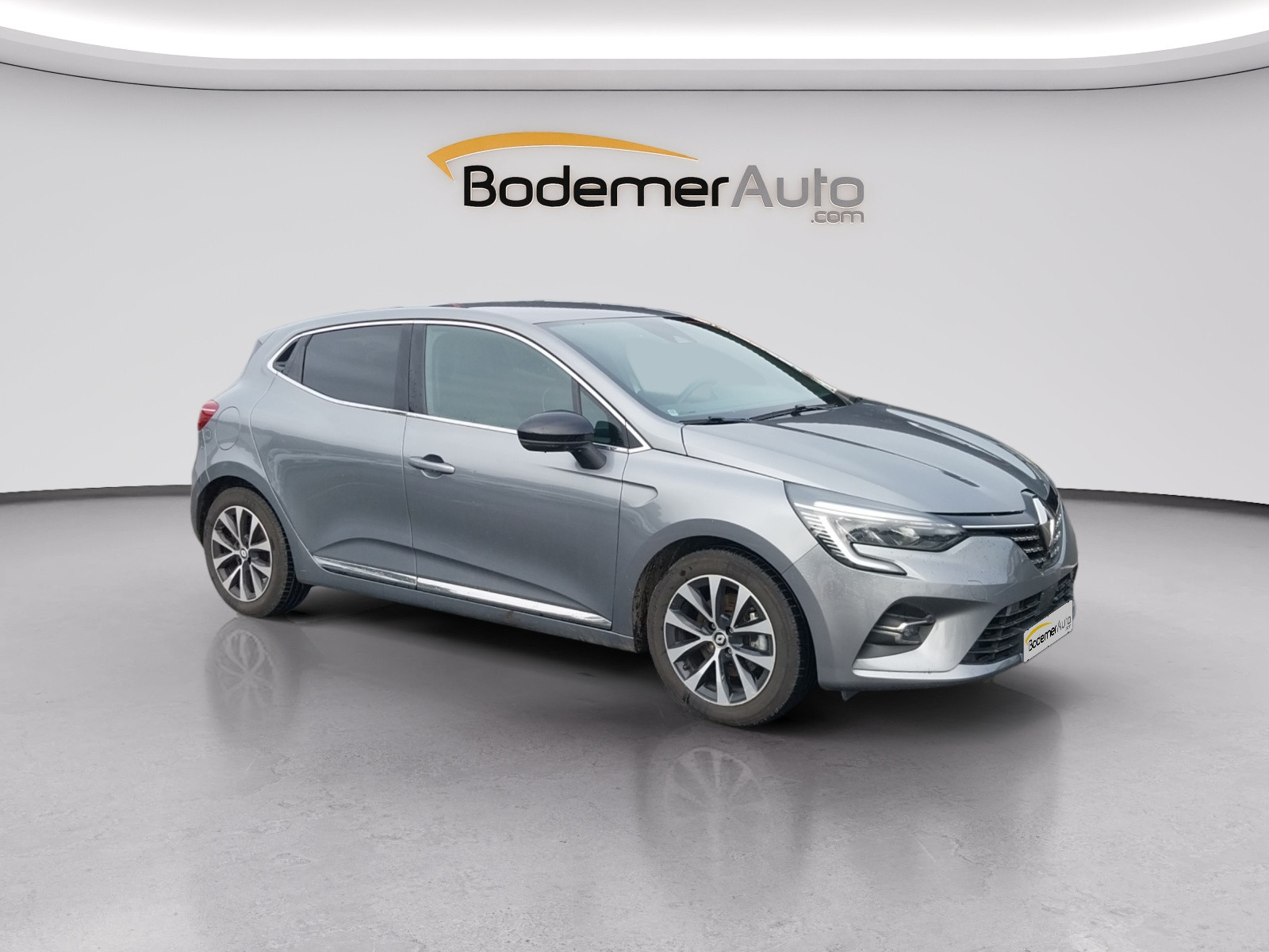 Vente en ligne Renault Clio 5 Clio E-Tech full hybrid 145 au prix de 15 990 €