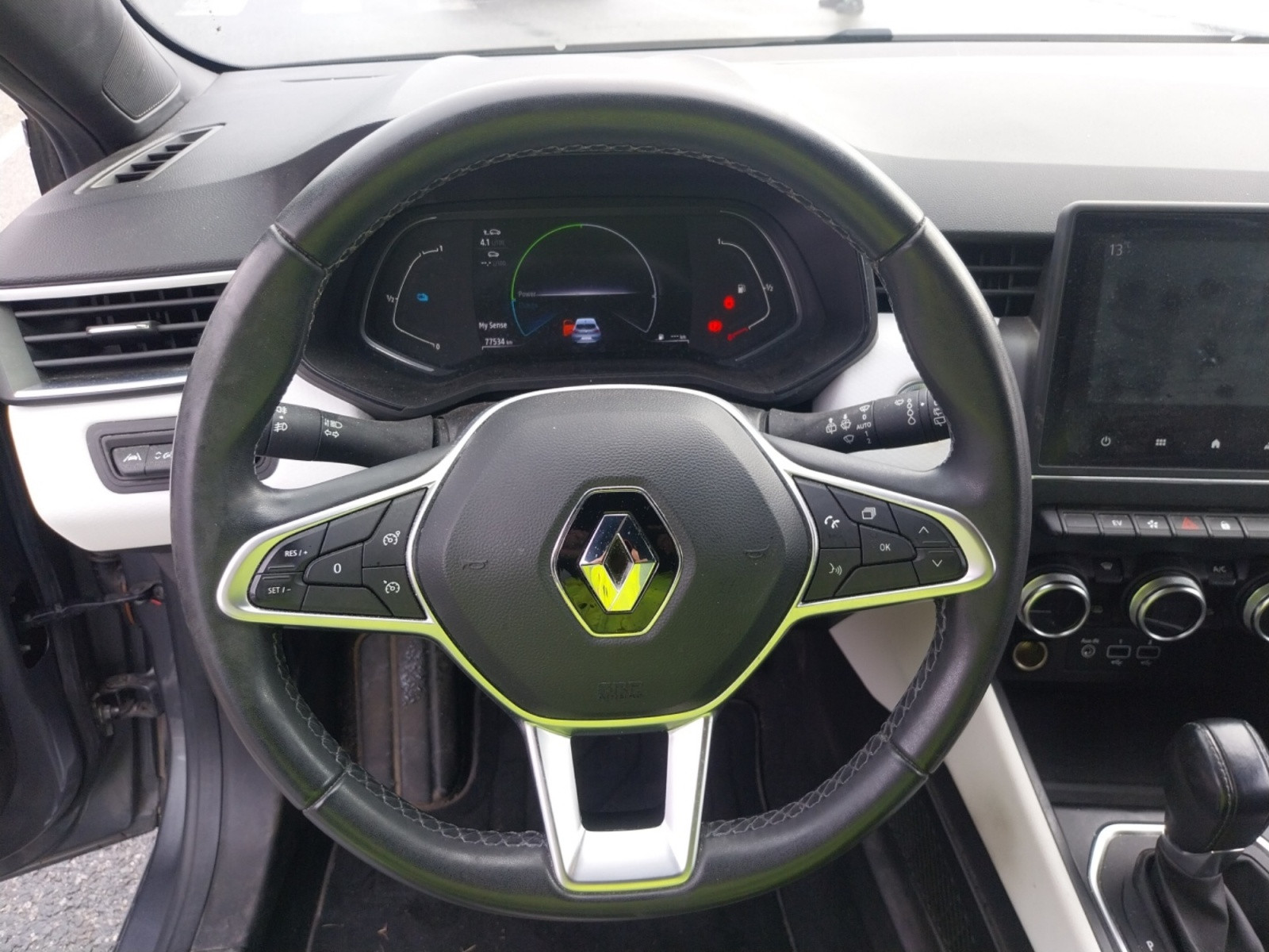 Vente en ligne Renault Clio 5 Clio E-Tech full hybrid 145 au prix de 15 990 €