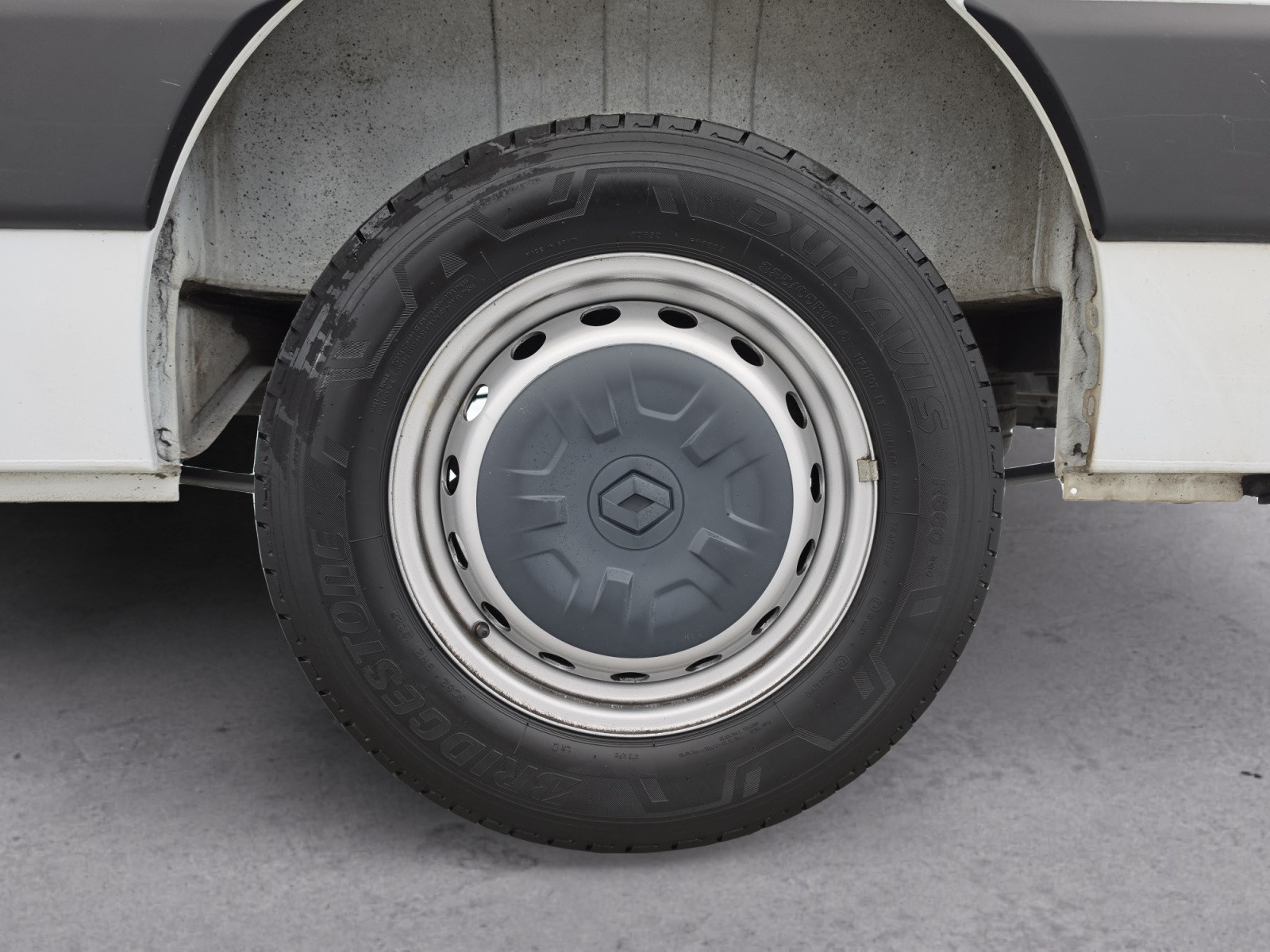 Vente en ligne Renault Master Fourgon MASTER FGN TRAC F3300 L2H2 BLUE DCI 150 au prix de 23 490 €