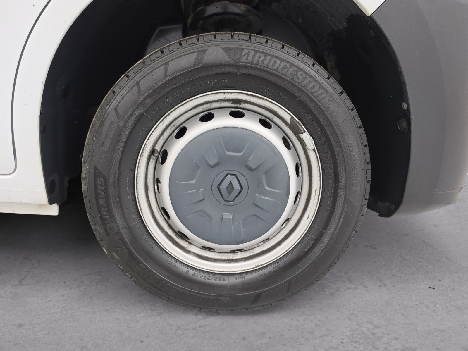 Vente en ligne Renault Master Fourgon MASTER FGN TRAC F3300 L2H2 BLUE DCI 150 au prix de 23 490 €