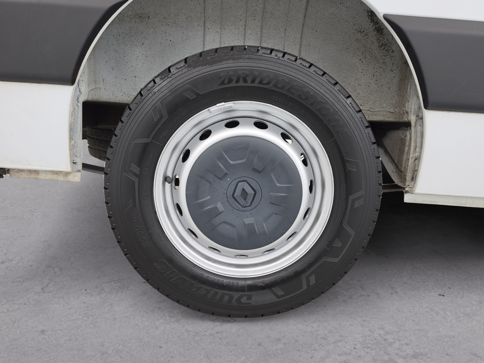 Vente en ligne Renault Master Fourgon MASTER FGN TRAC F3300 L2H2 BLUE DCI 150 au prix de 23 490 €