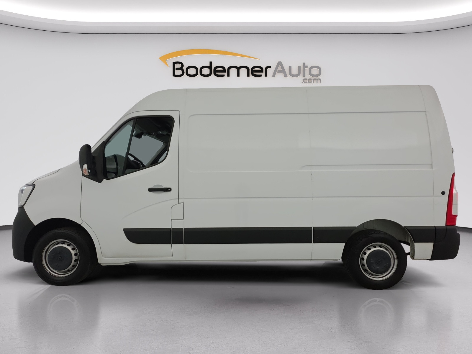 Vente en ligne Renault Master Fourgon MASTER FGN TRAC F3300 L2H2 BLUE DCI 150 au prix de 23 490 €