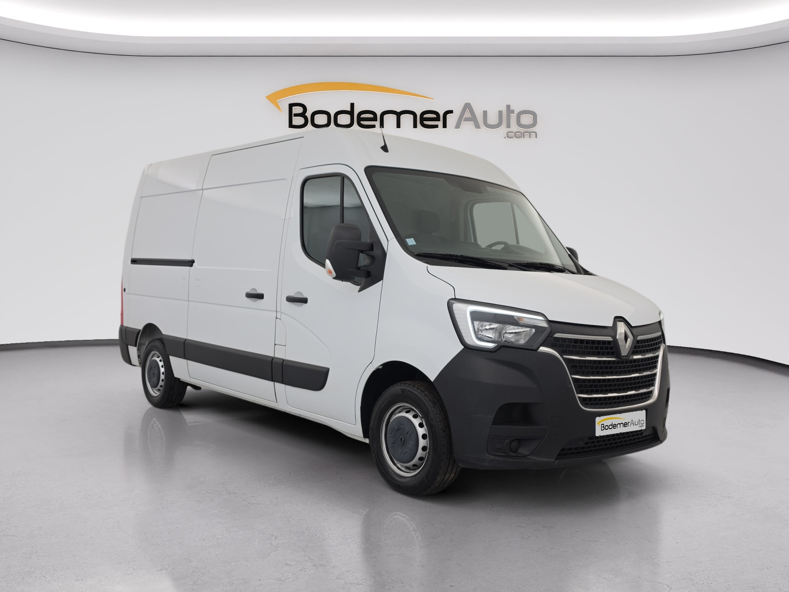 Vente en ligne Renault Master Fourgon MASTER FGN TRAC F3300 L2H2 BLUE DCI 150 au prix de 23 490 €