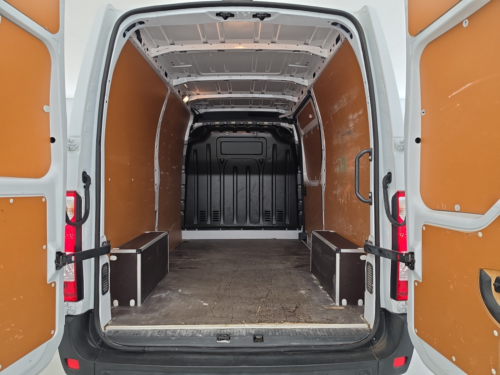 Vente en ligne Renault Master Fourgon MASTER FGN TRAC F3300 L2H2 BLUE DCI 150 au prix de 23 490 €