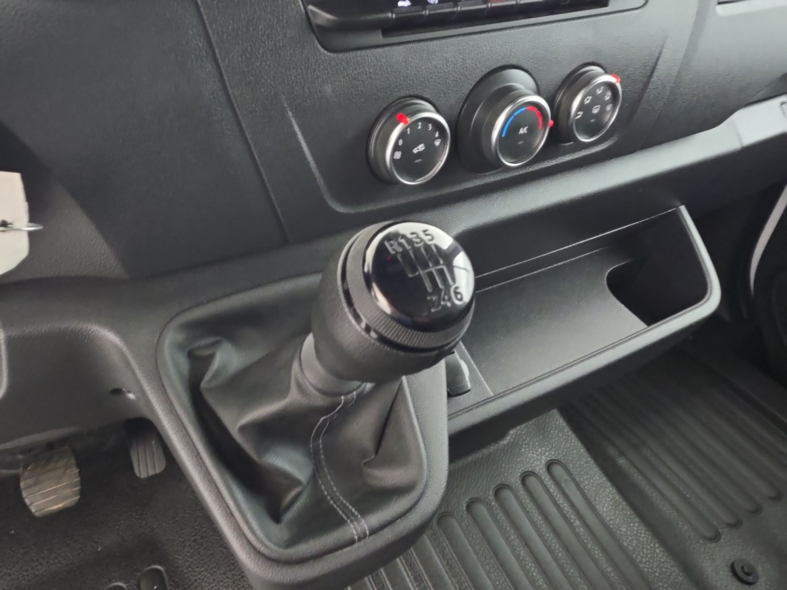 Vente en ligne Renault Master Fourgon MASTER FGN TRAC F3300 L2H2 BLUE DCI 150 au prix de 23 490 €