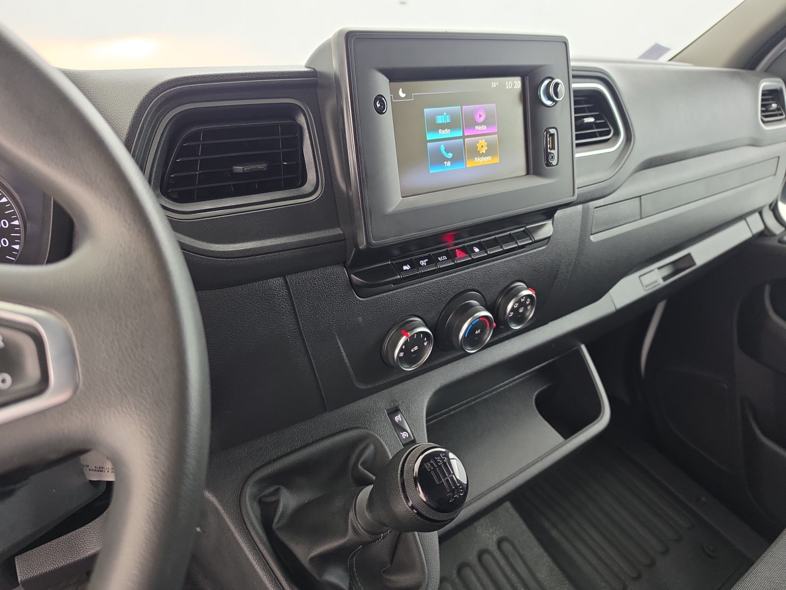 Vente en ligne Renault Master Fourgon MASTER FGN TRAC F3300 L2H2 BLUE DCI 150 au prix de 23 490 €