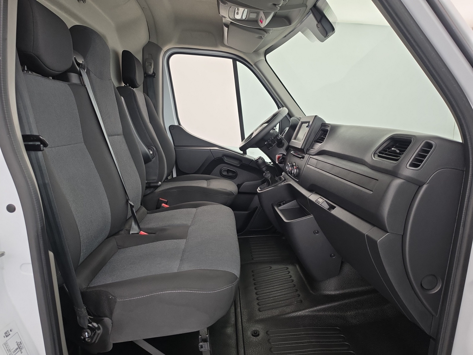 Vente en ligne Renault Master Fourgon MASTER FGN TRAC F3300 L2H2 BLUE DCI 150 au prix de 23 490 €