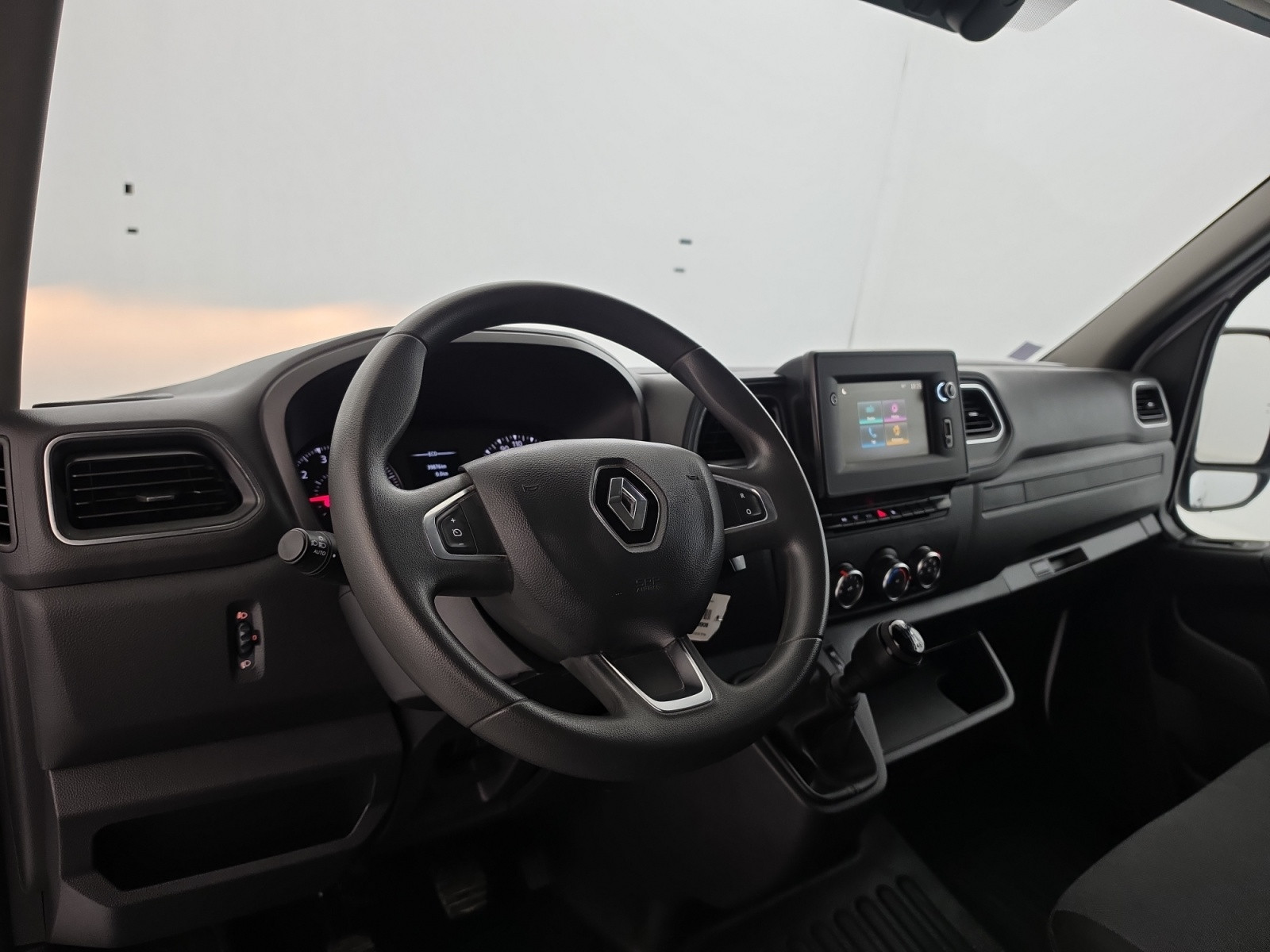 Vente en ligne Renault Master Fourgon MASTER FGN TRAC F3300 L2H2 BLUE DCI 150 au prix de 23 490 €