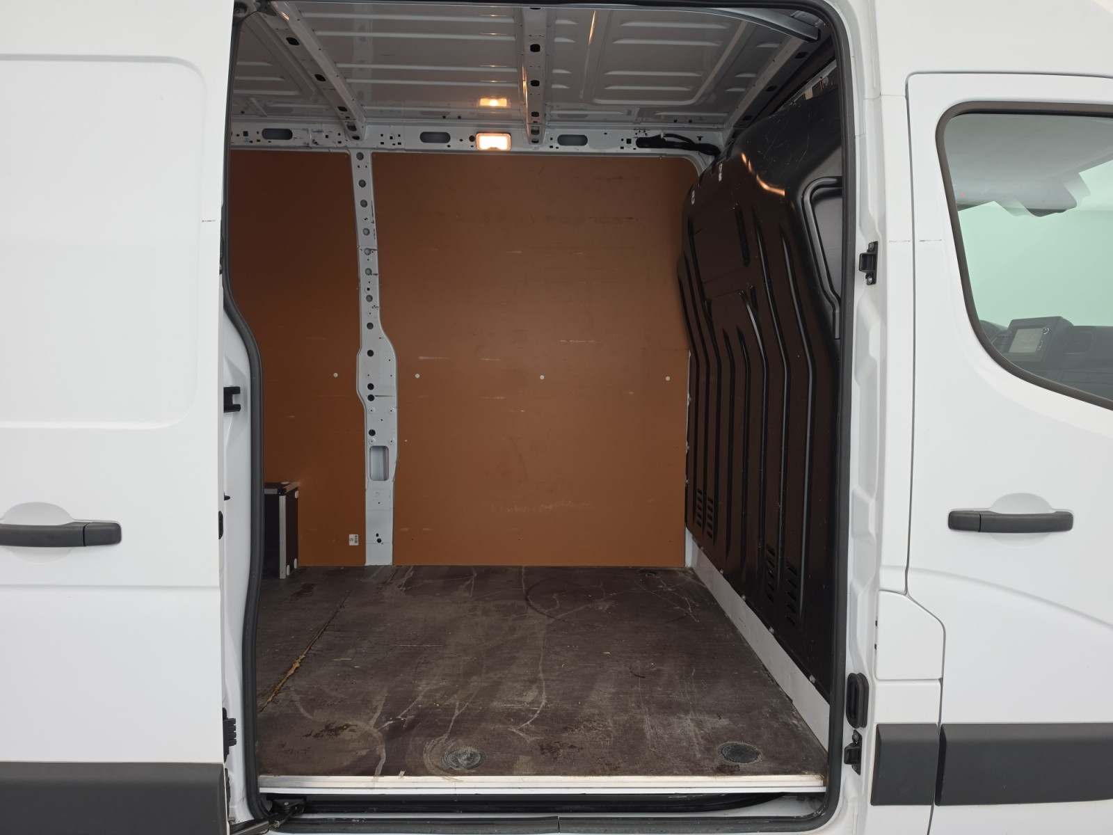 Vente en ligne Renault Master Fourgon MASTER FGN TRAC F3300 L2H2 BLUE DCI 150 au prix de 23 490 €