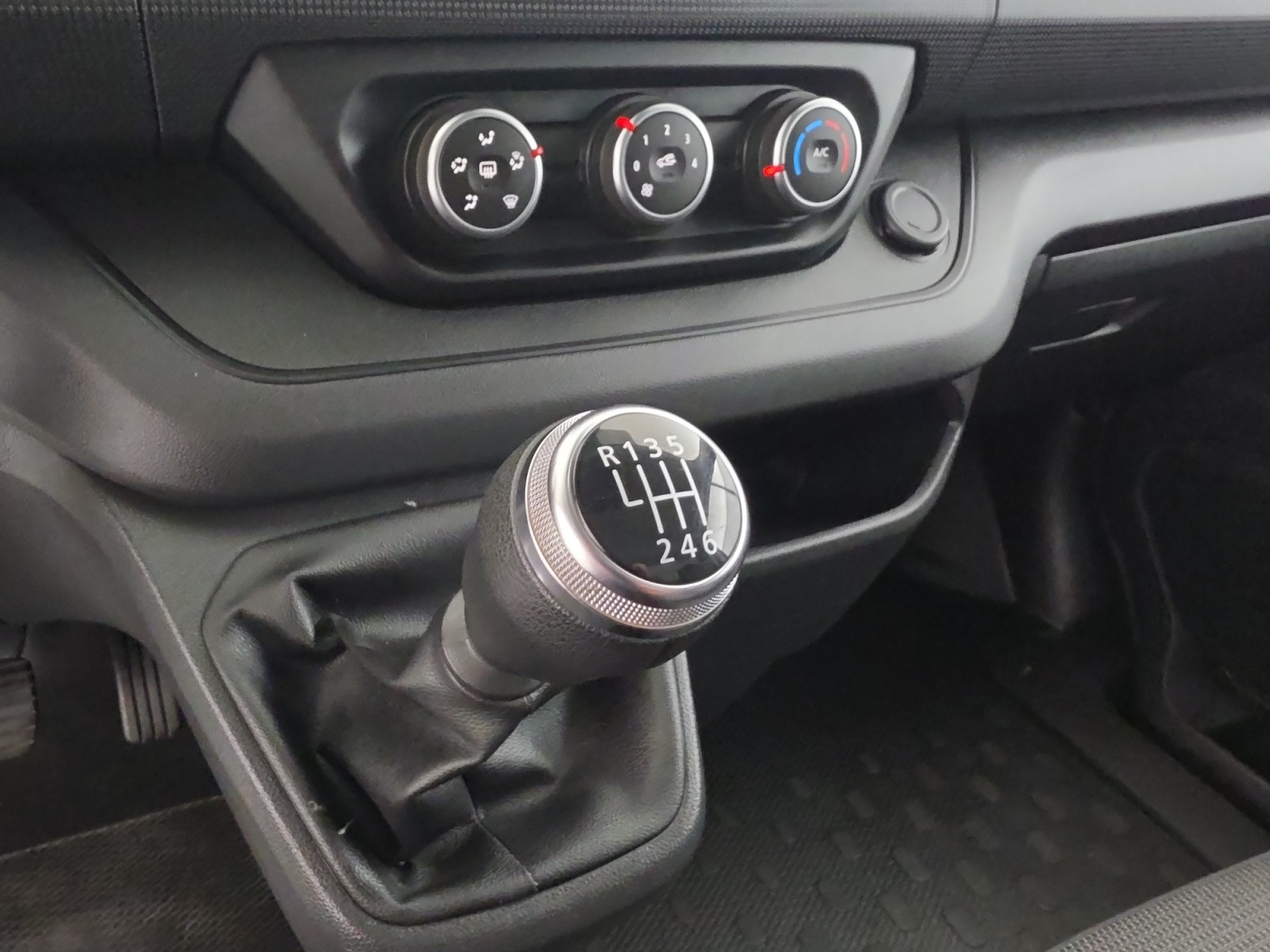 Vente en ligne Renault Trafic 3 Fourgon TRAFIC FGN L1H1 3000 KG BLUE DCI 130 au prix de 22 990 €