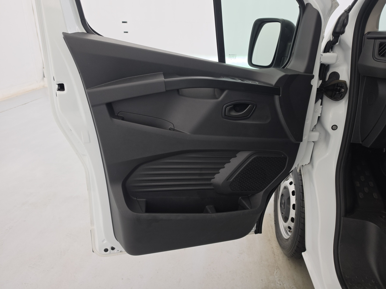 Vente en ligne Renault Trafic 3 Fourgon TRAFIC FGN L1H1 3000 KG BLUE DCI 130 au prix de 22 490 €